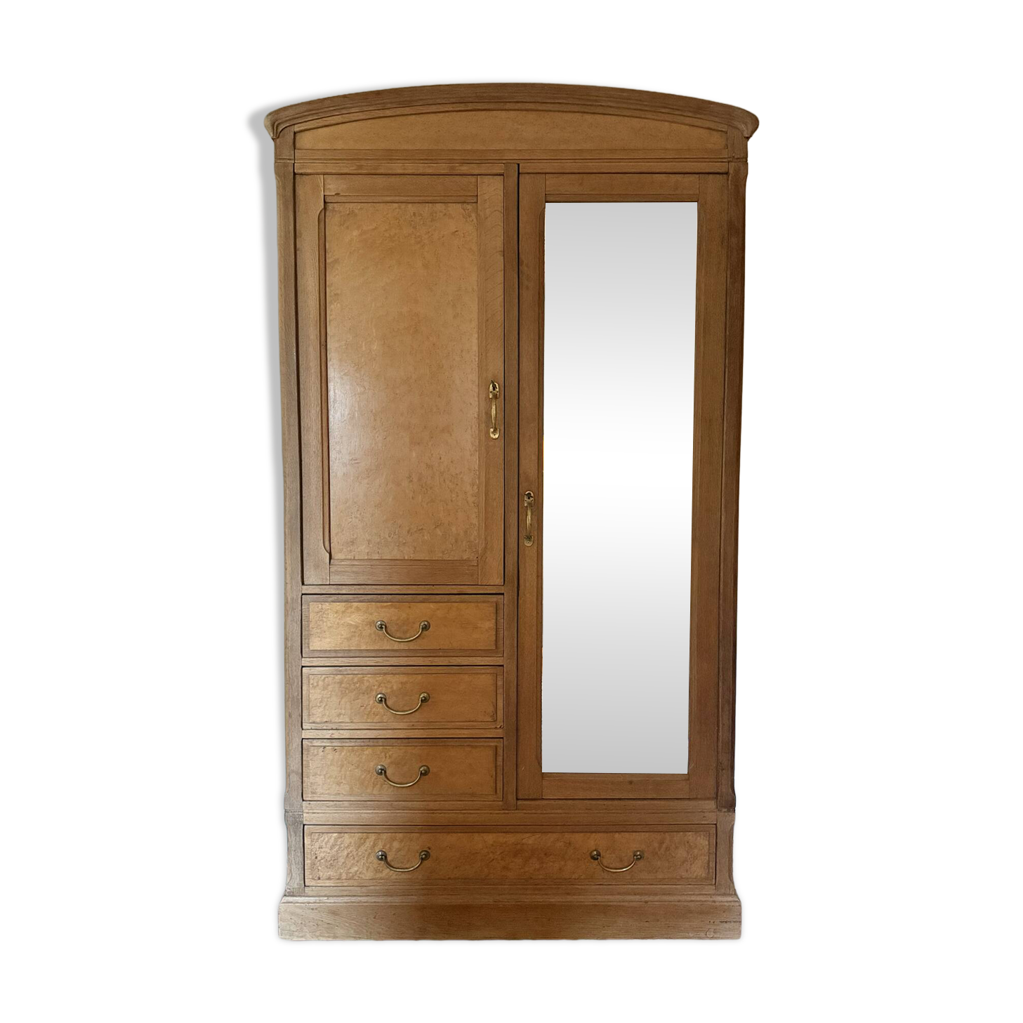 Armoire d’hôtel