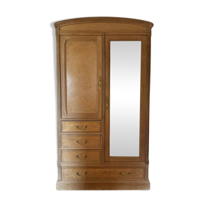 Armoire d’hôtel