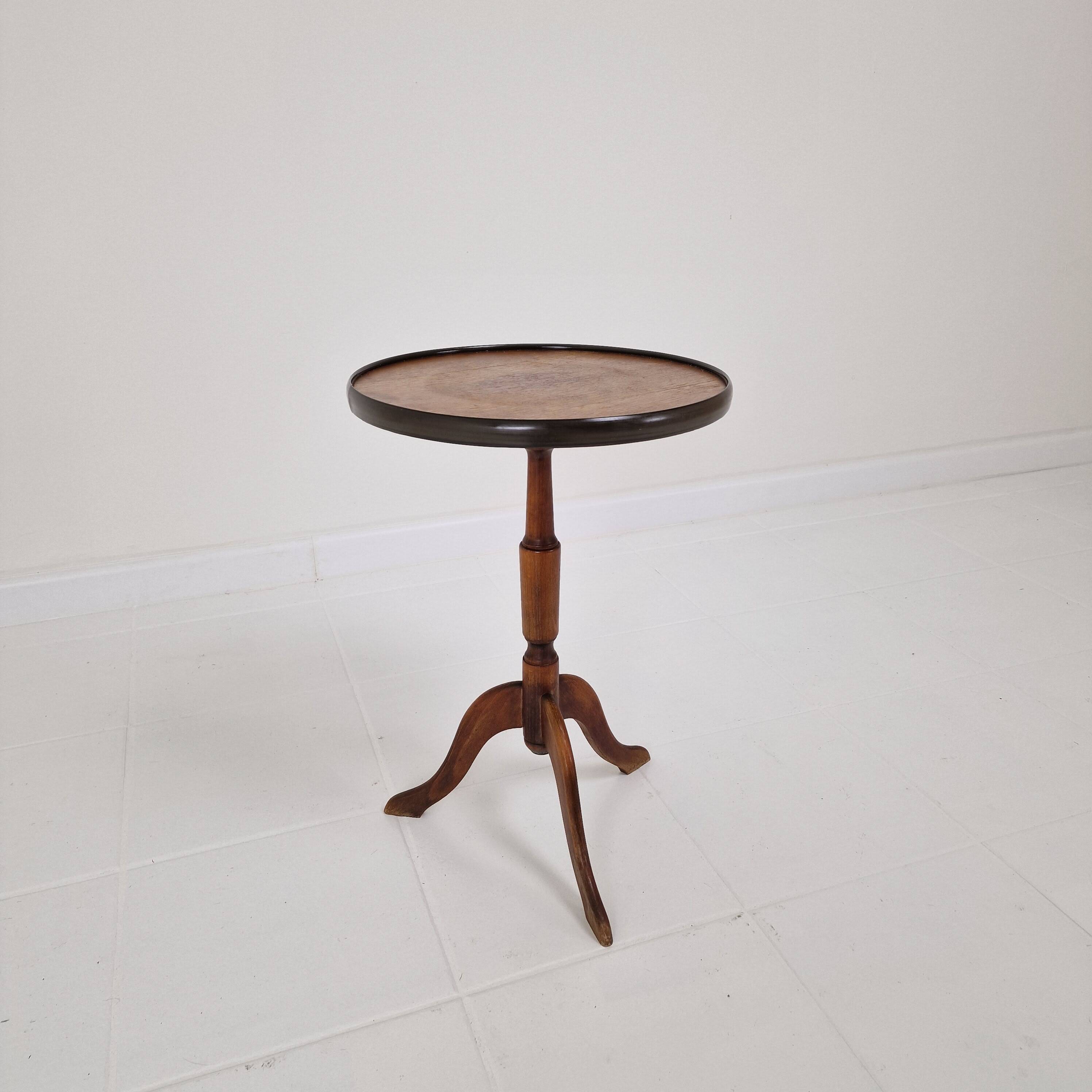 1950s English Mahogany Tripod Table in Georgian Revival Style