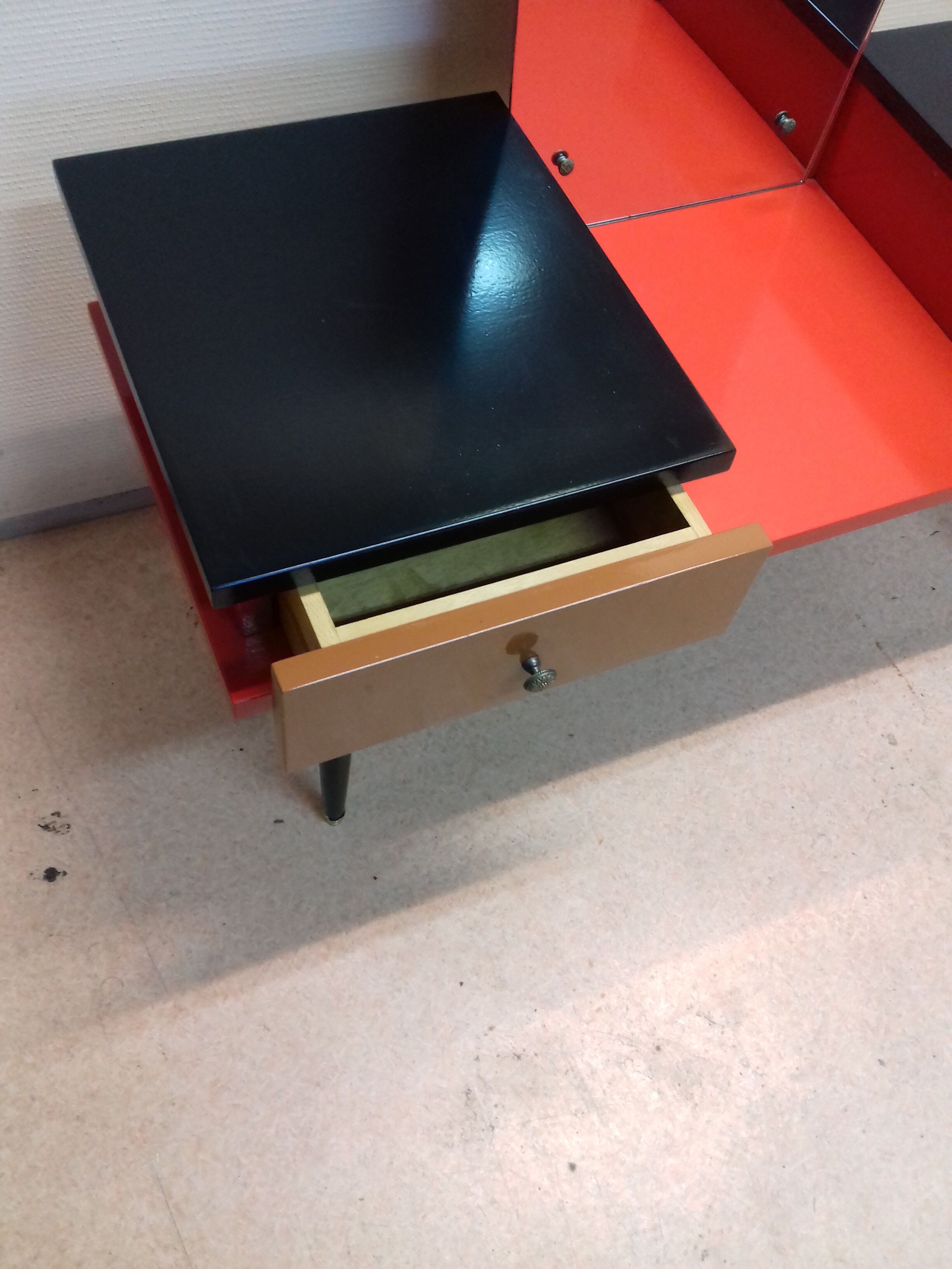 Vintage year 60 relookee coiffeuse