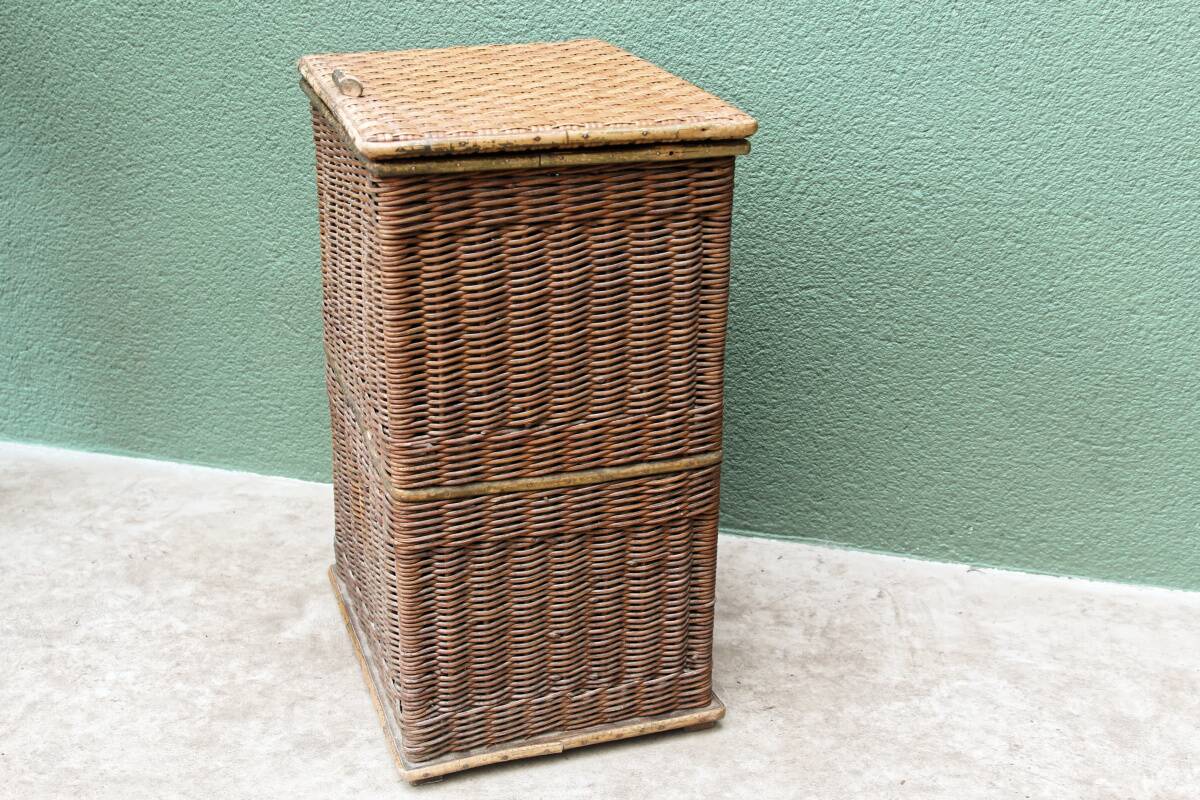 Woven wicker laundry basket