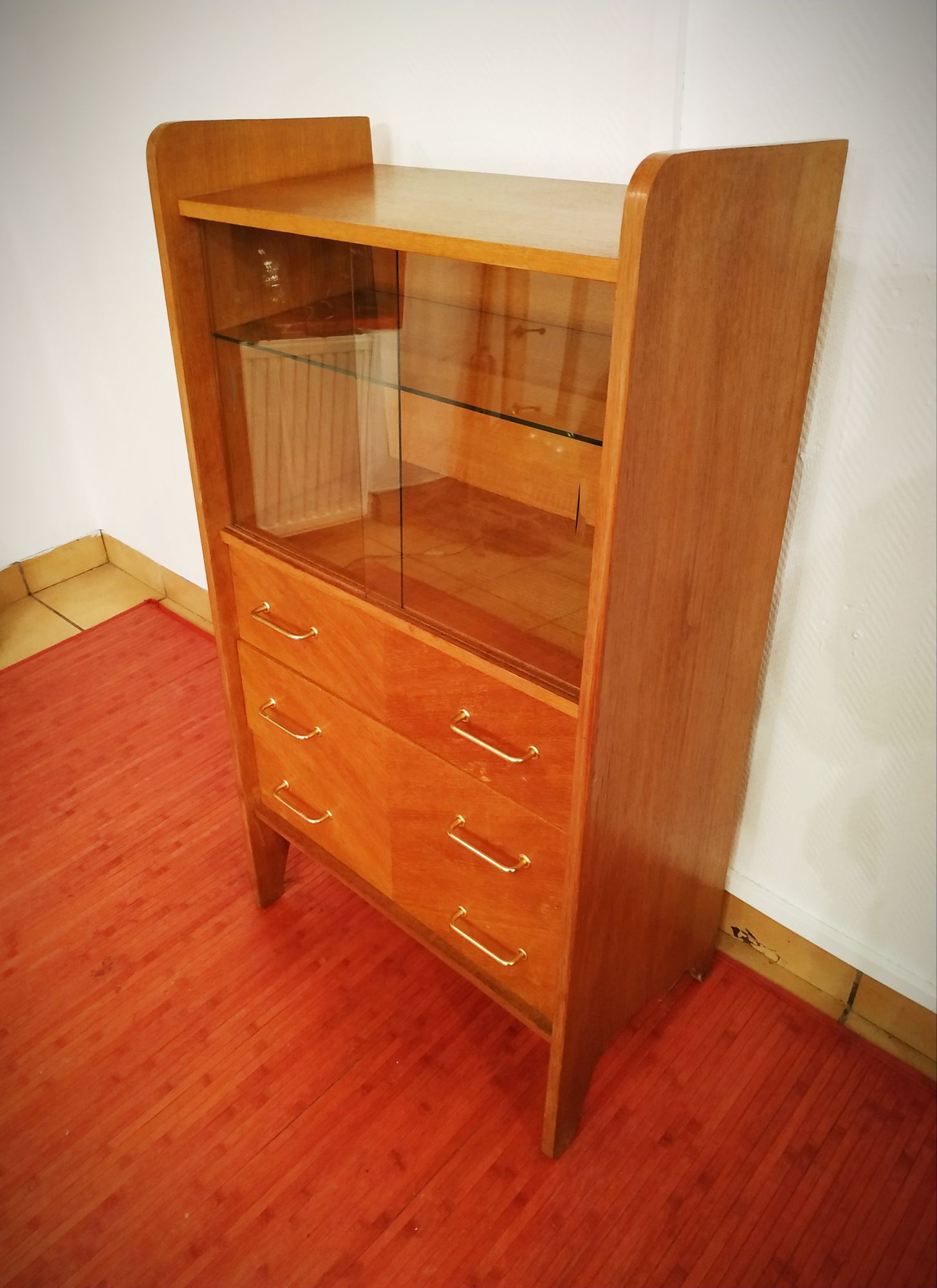 Vintage glass-fronted chest of drawers/bookshelf