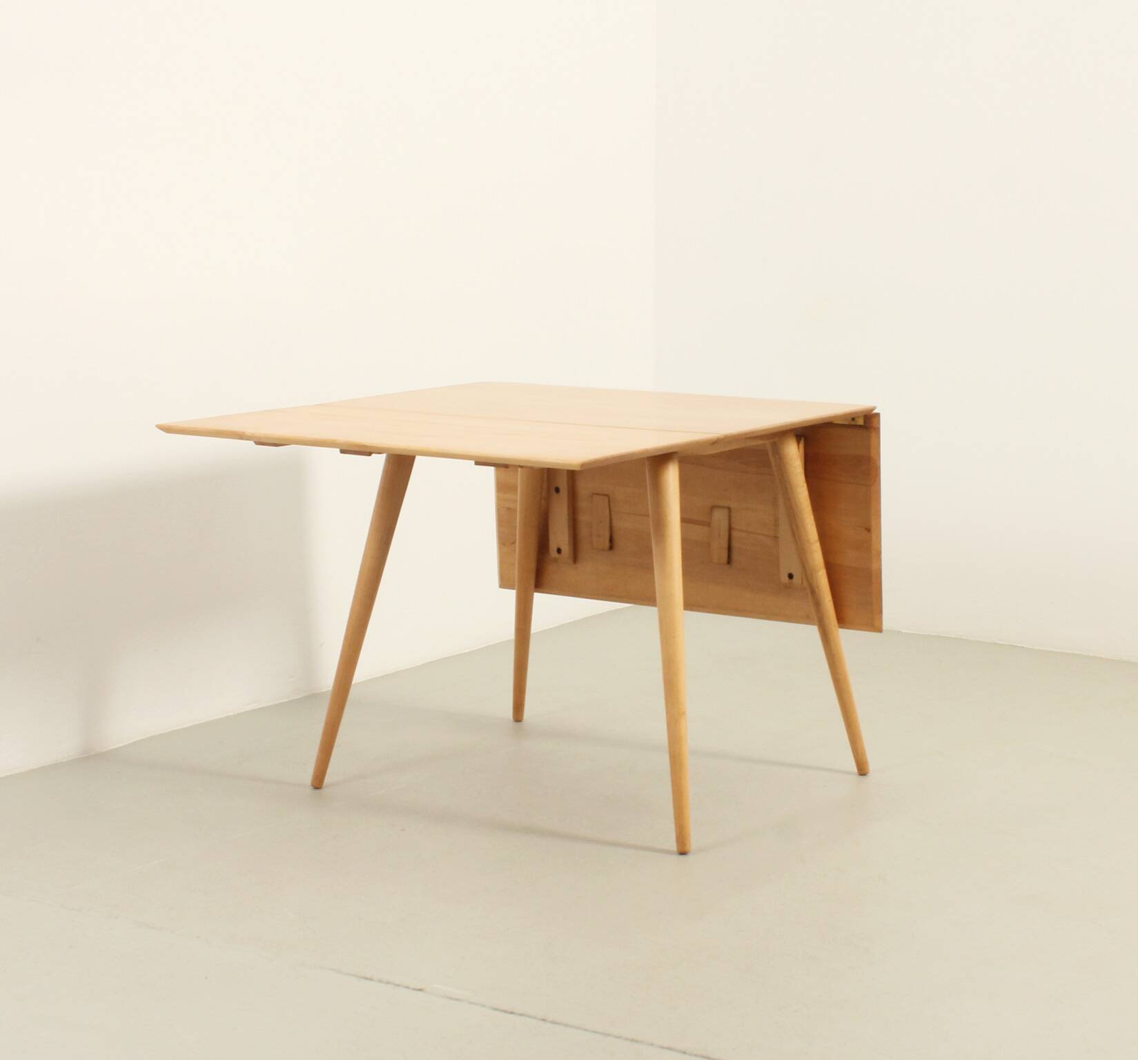 Dining table with drop leaves by Planner Group by Paul McCobb, 1950s