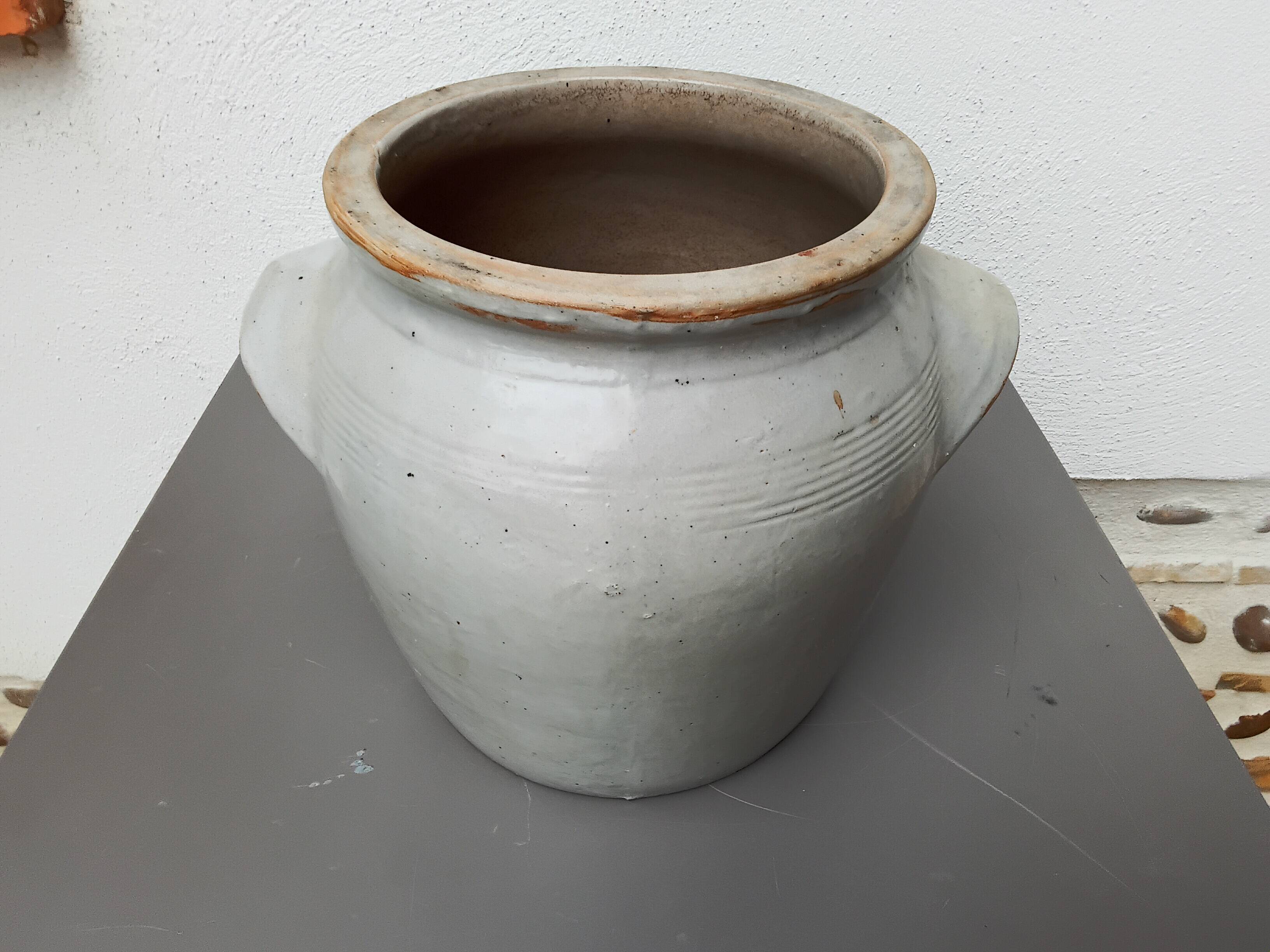 Beige enameled stoneware pot