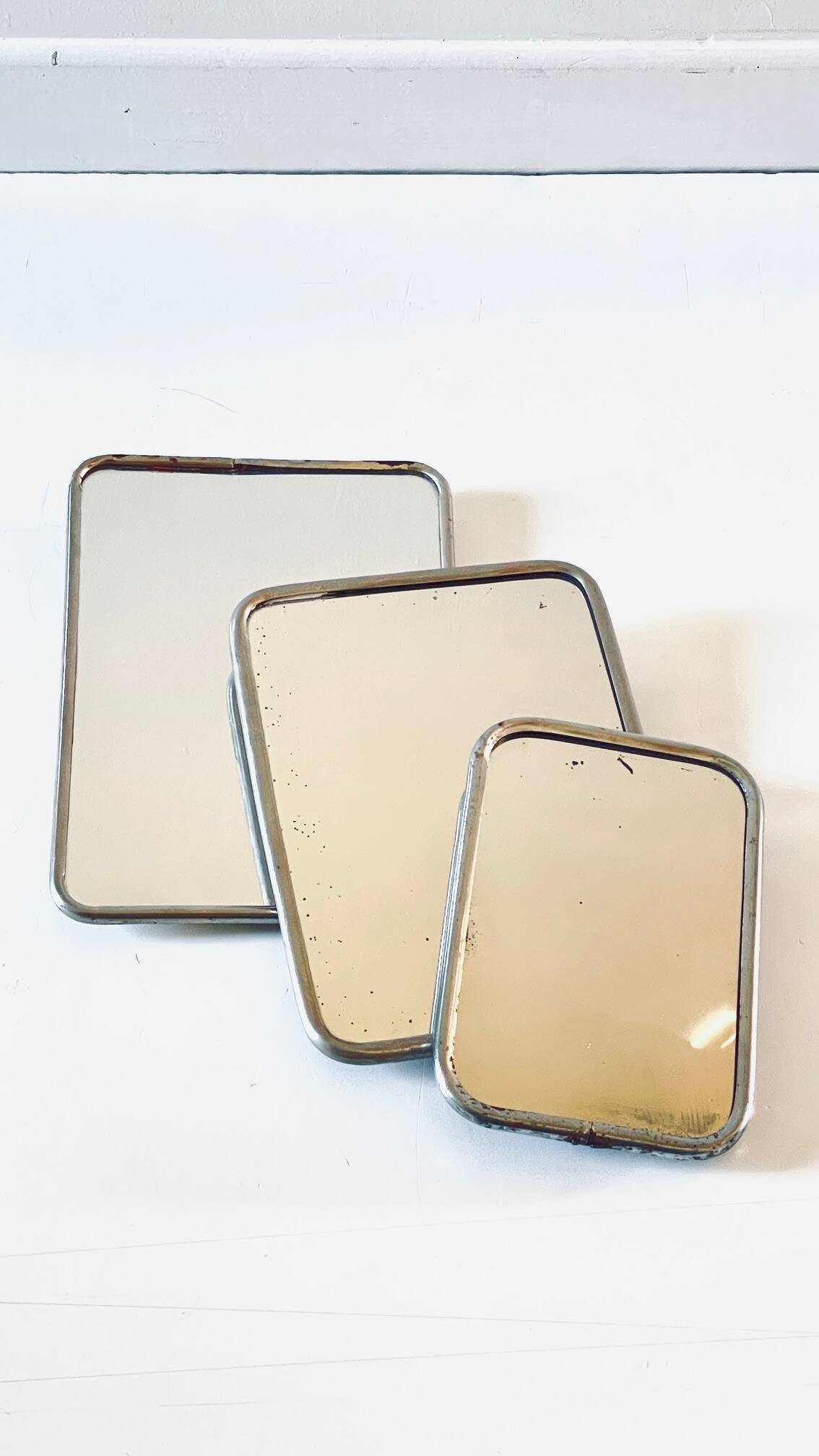 Collection de 3 miroirs barbier vintage