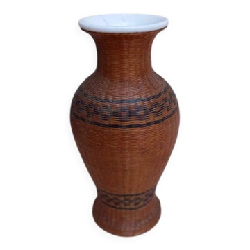 Small wicker vase or pen holder