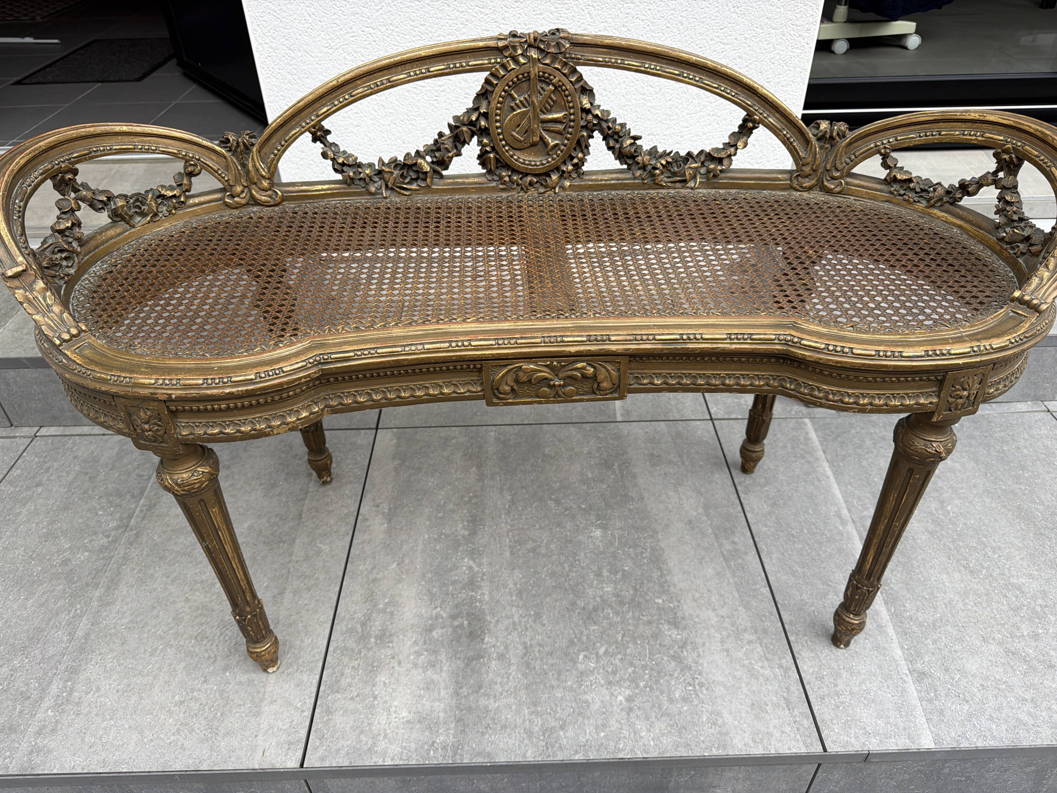 Superb salon bench (basket model) in Louis XVI style.