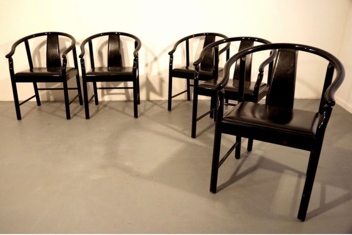 Set of 5 black lacquered leather dining chairs similar to China Chair Wegner