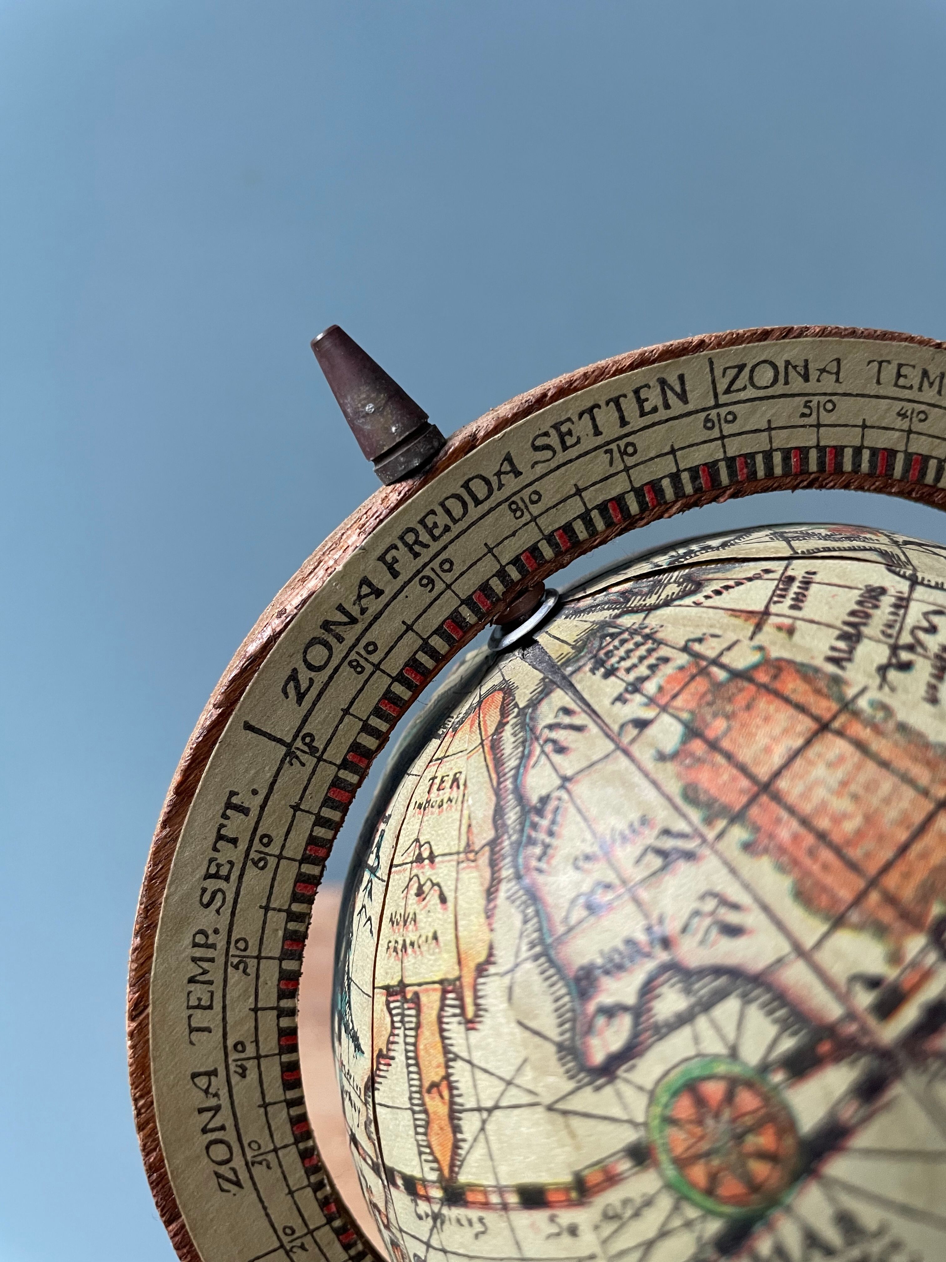 Globe terrestre « Bergère de France »