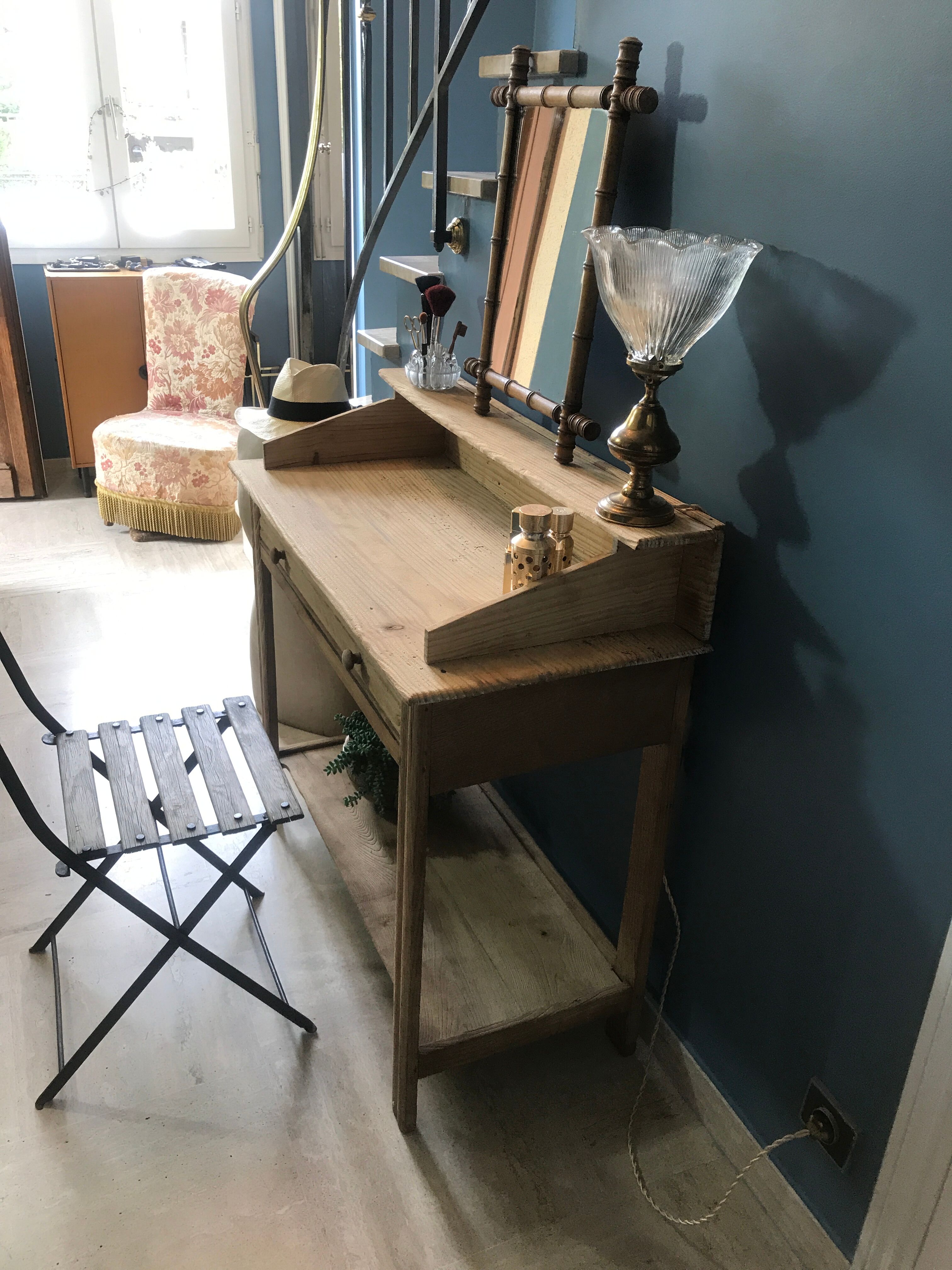 Former hairdresser or desk made of raw wood