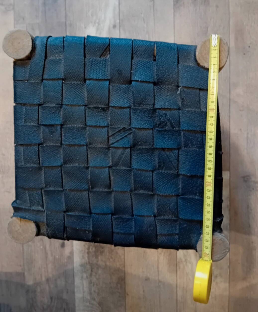 Stool made from lemon wood and recycled tires