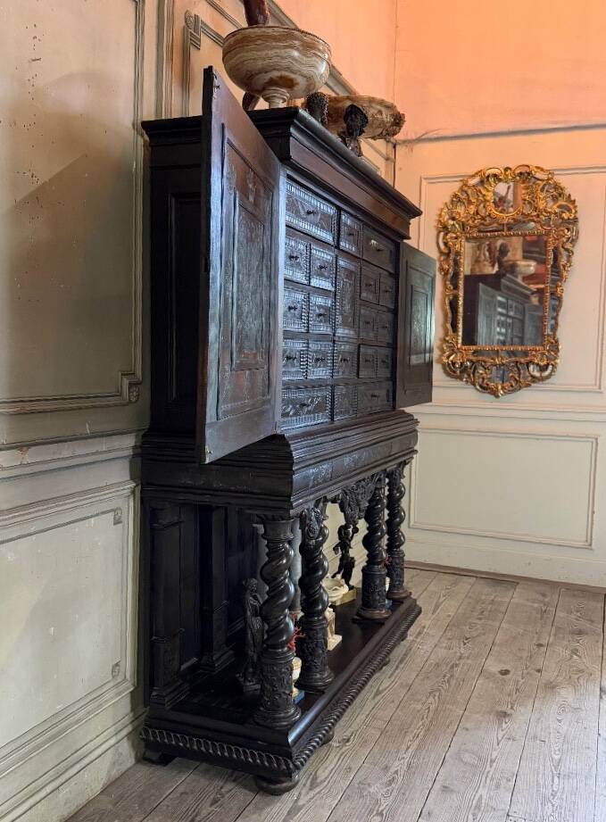 Large Louis XIII cabinet in ebony veneer, 17th century