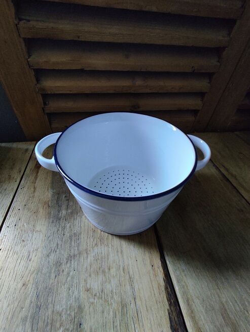 drainer strainer porcelain skimmer