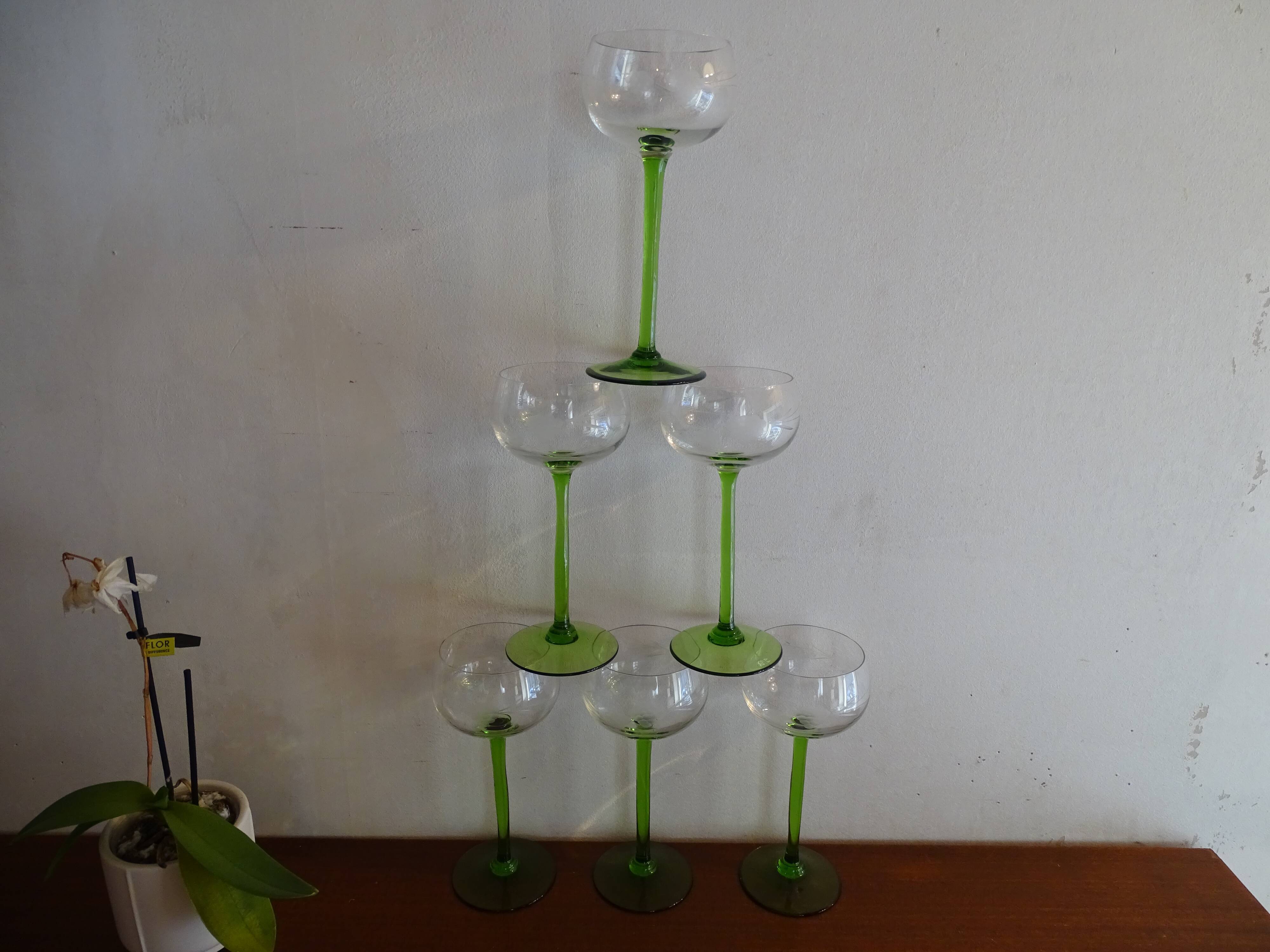 6 glasses of white wine from Alsace engraved bunch of grapes