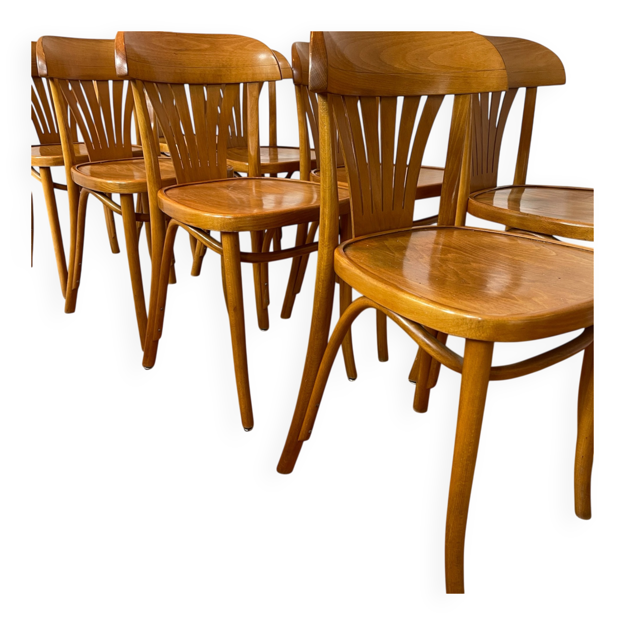 Set of 8 vintage bistro chairs in bent wood, Baumann / Tho style.