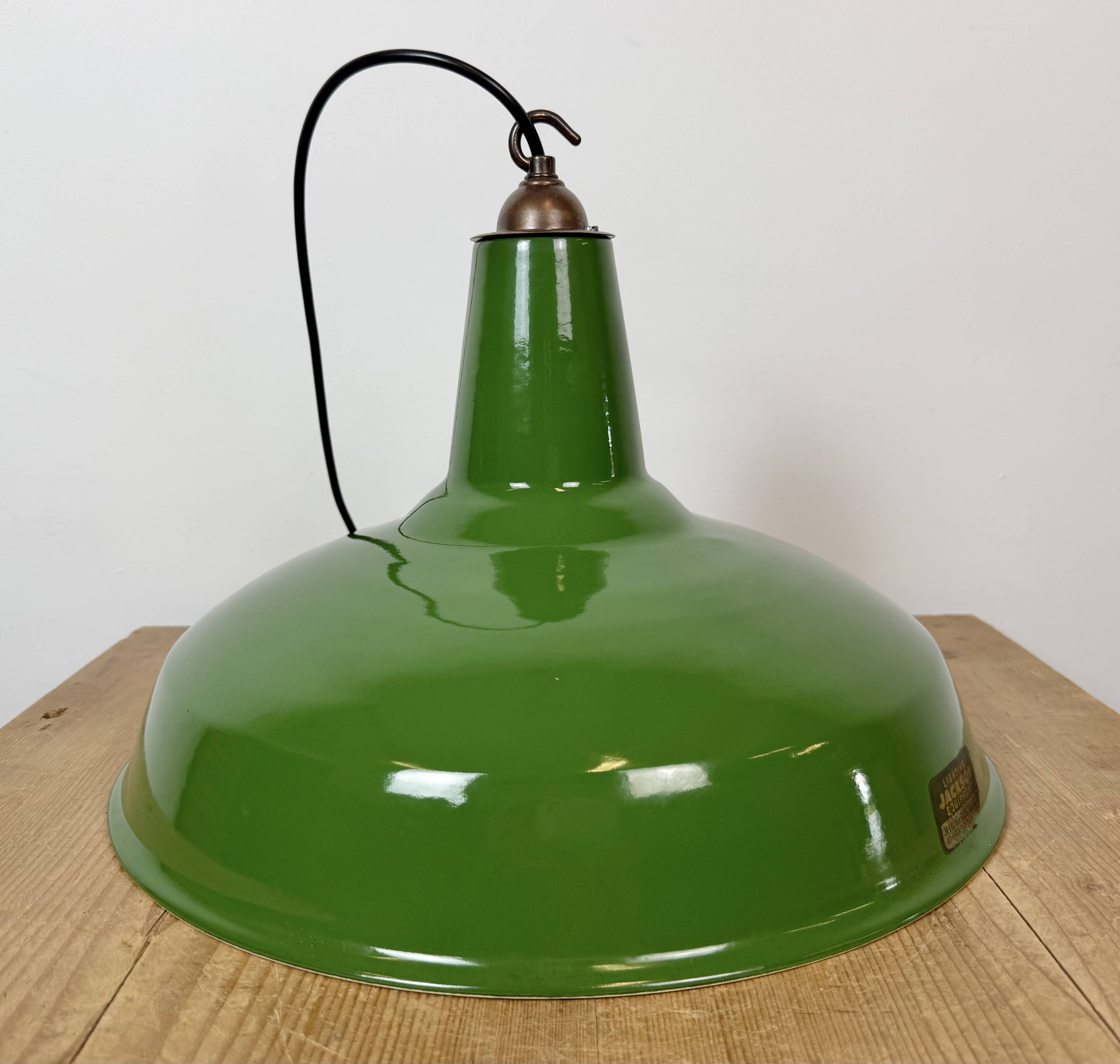 Lampe suspendue en émail vert industriel de Jackson Electrical Co., années 1960.