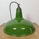 Lampe suspendue en émail vert industriel de Jackson Electrical Co., années 1960.