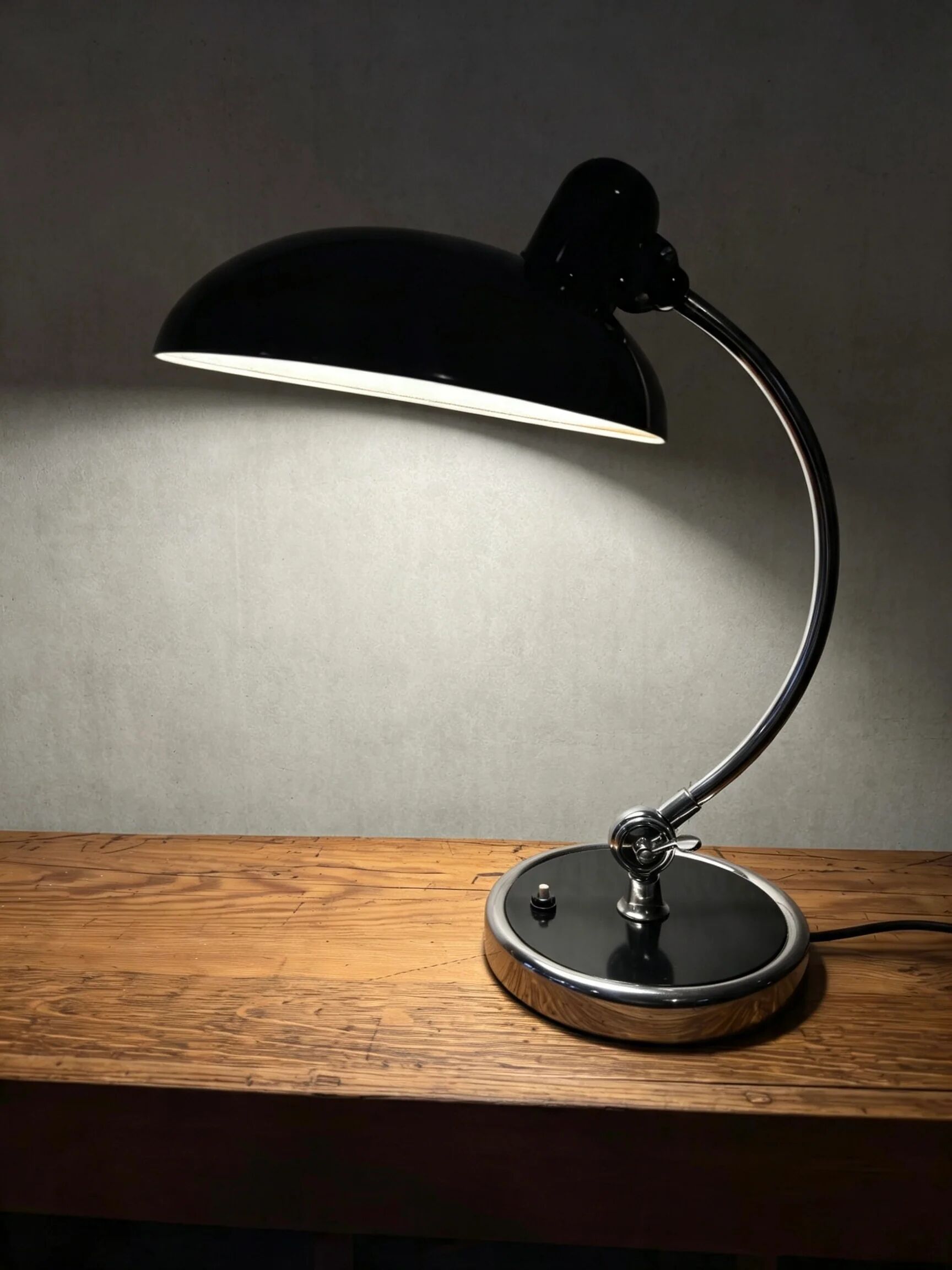 Model 6631 President Table Lamp by Kaiser Idell
