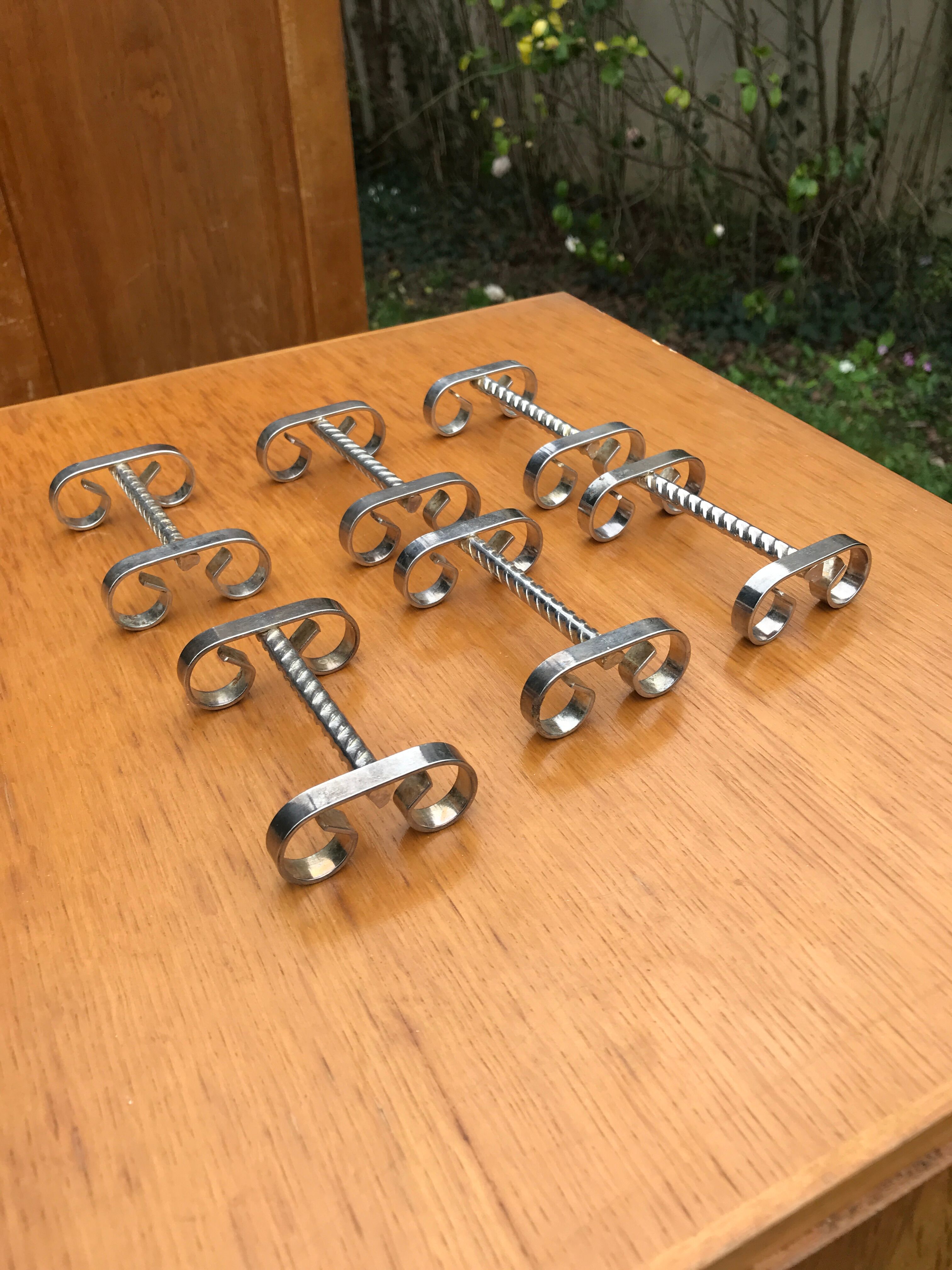 6 vintage silver metal knife holders from the 1960s