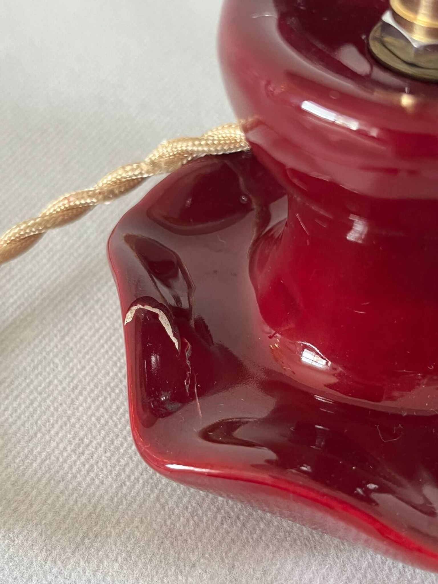Burgundy porcelain lamp