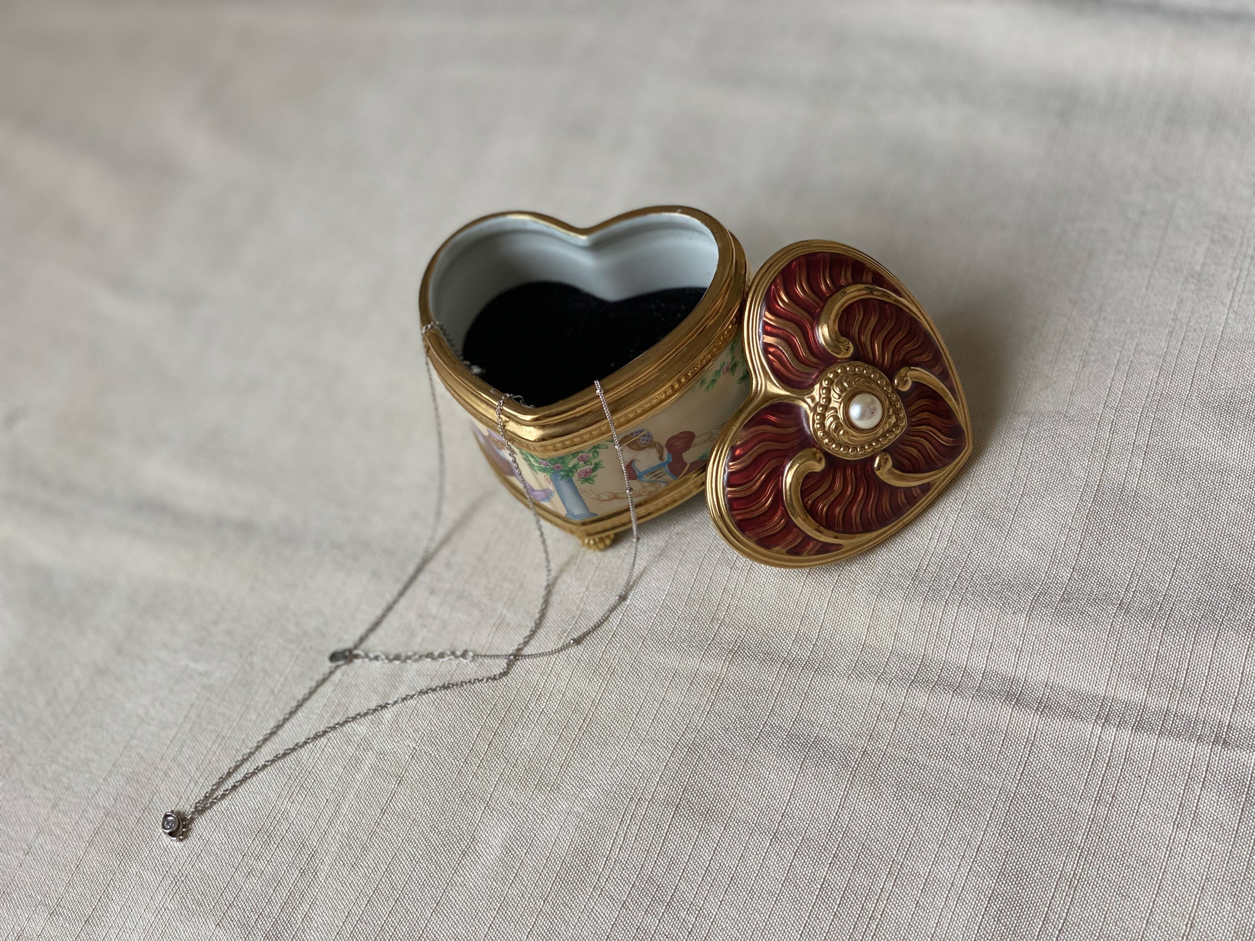 Romeo and Juliet musical jewelry box