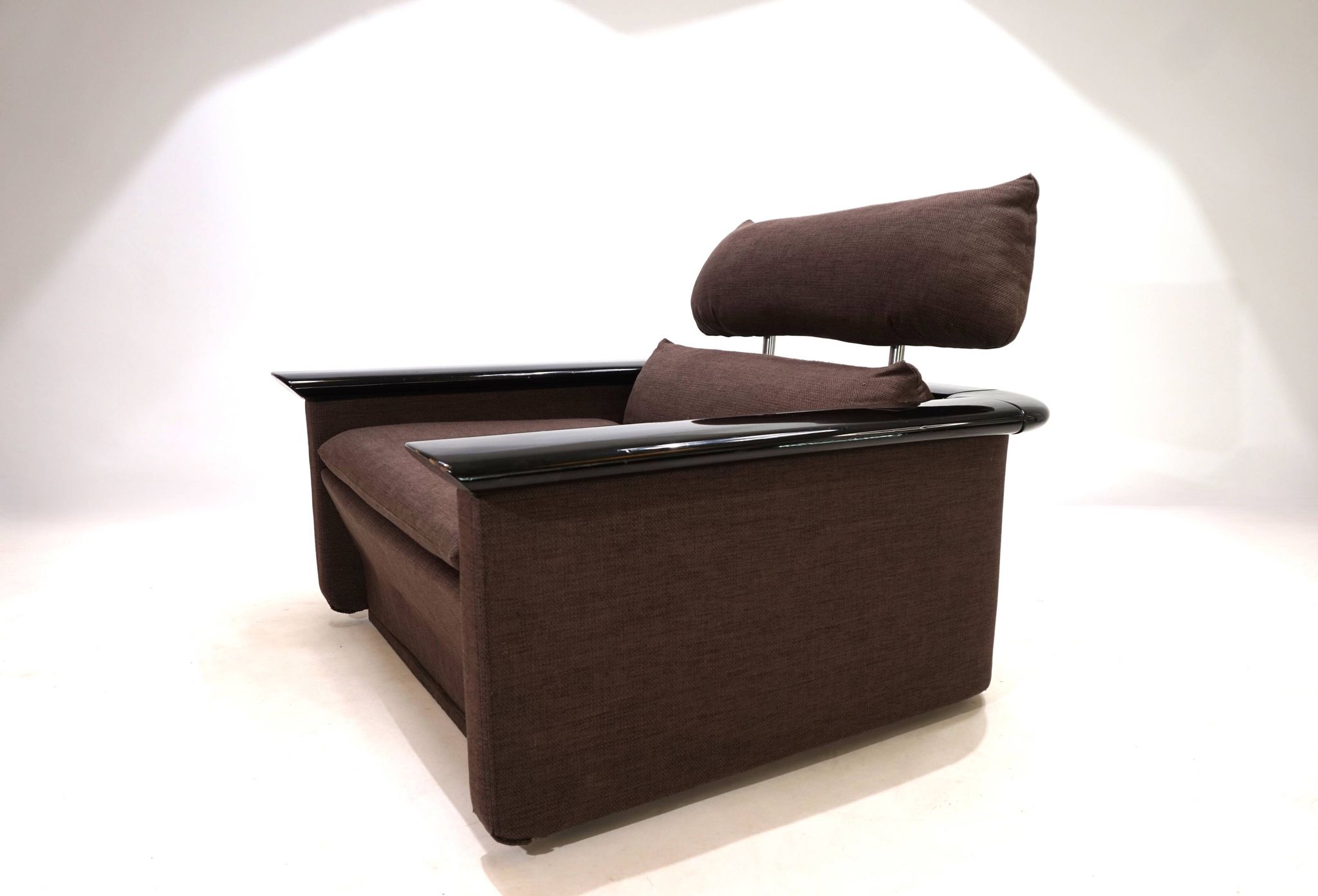Fauteuil lounge Tecno avec structure en laque piano, 1970