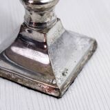 Paire de bougeoirs en métal argenté