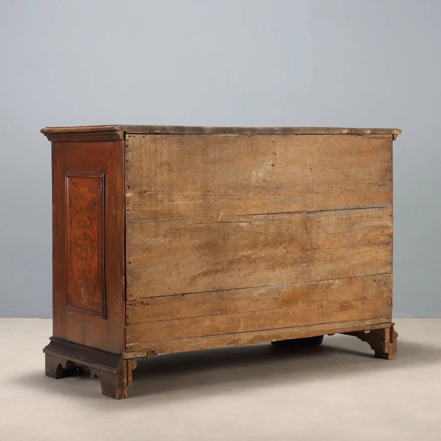 Baroque walnut commode - Lombardy 17th century