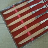 Set of 6 fonted dessert forks in horn