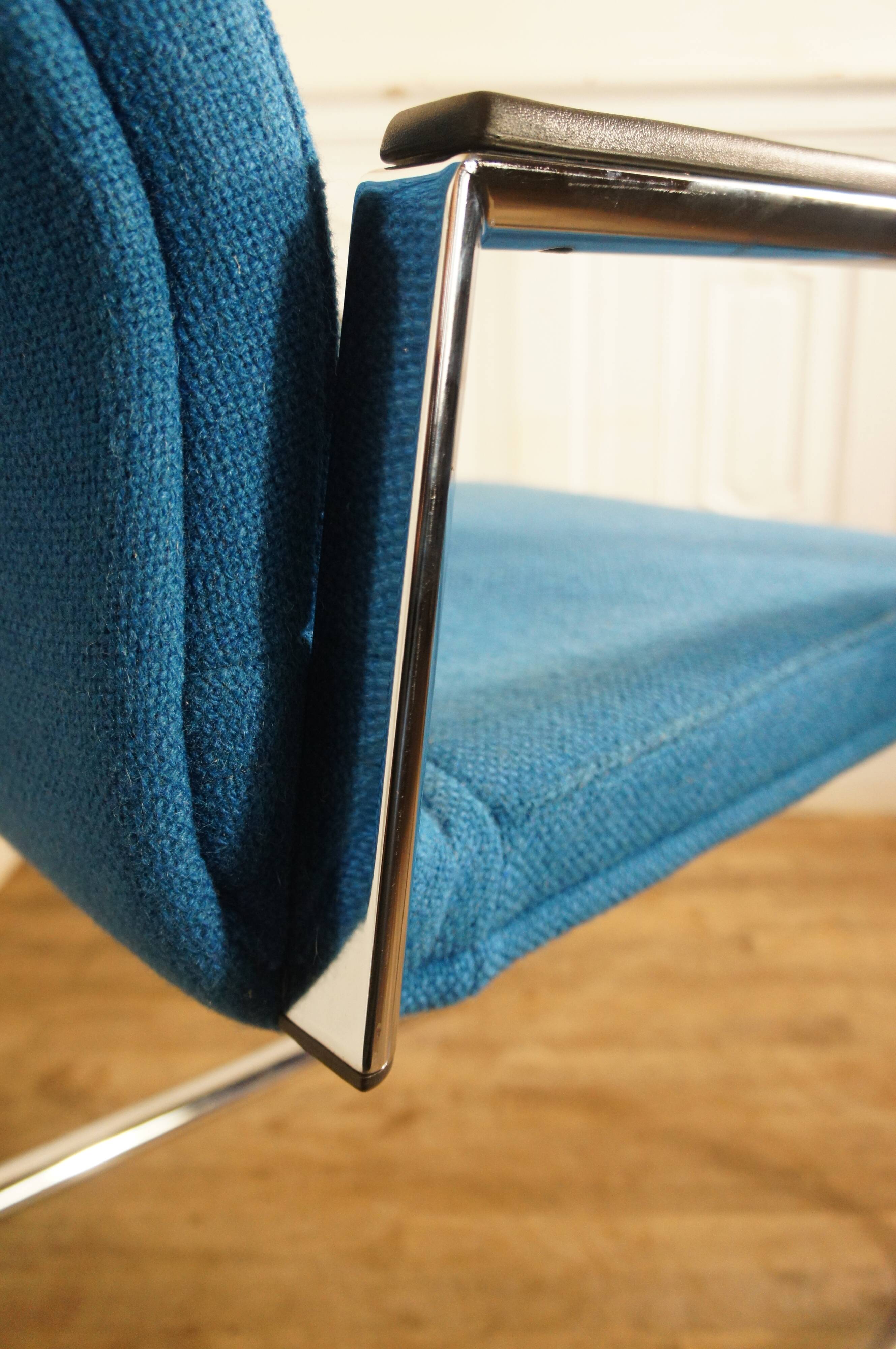 Cantilever chair with chrome metal armrests & blue wool