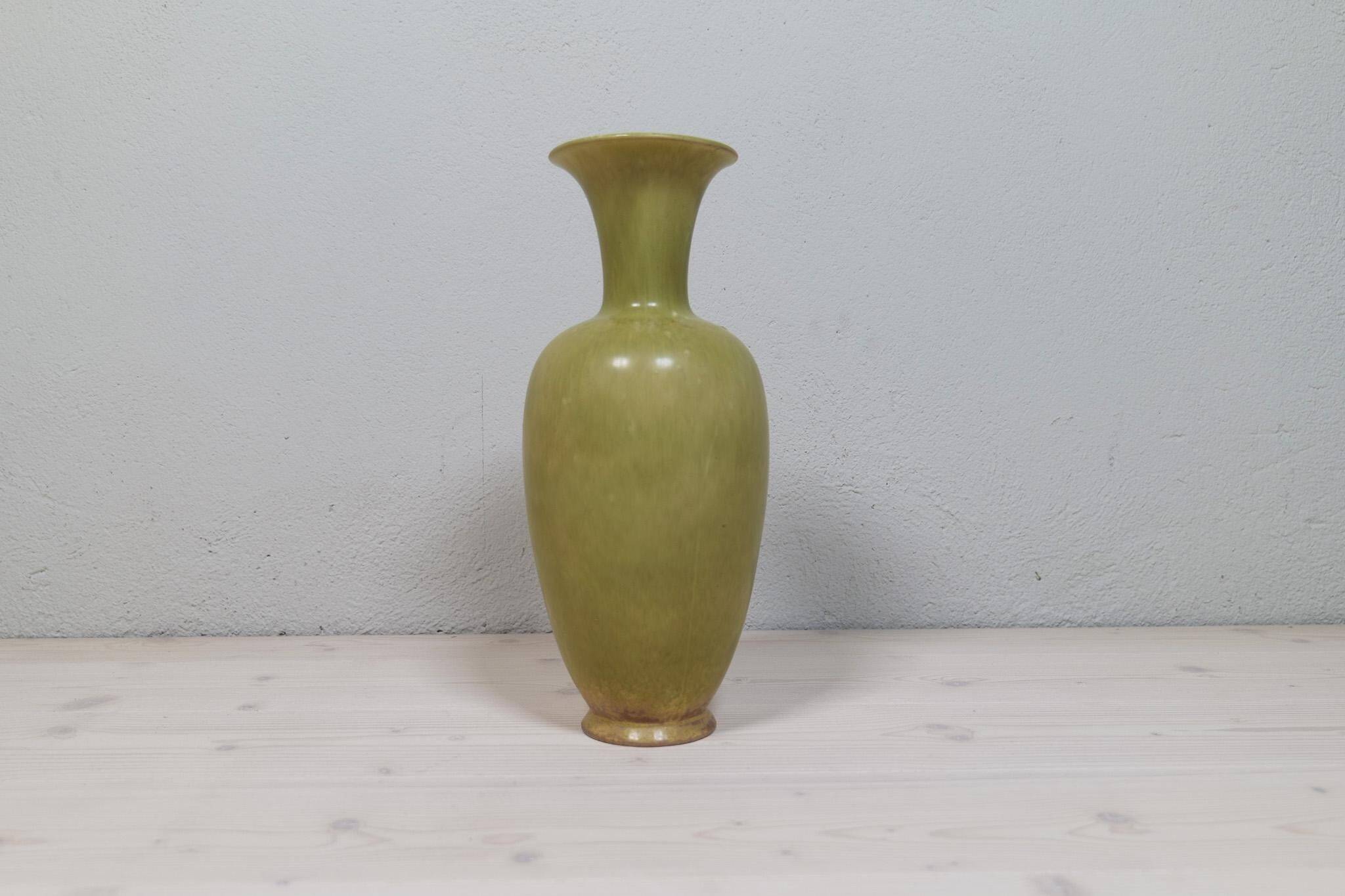 Modern mid-century vase by Rörstrand, designed by Gunnar Nylund, Sweden, 1950s.