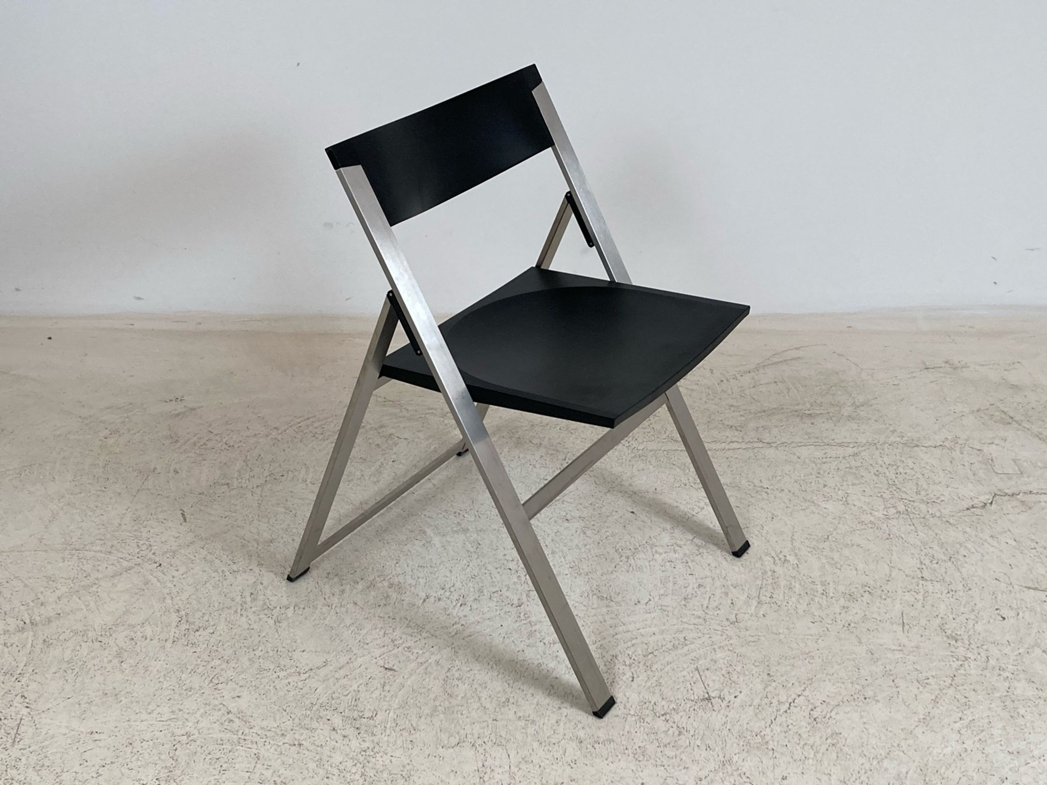 Chaises P08 pliantes par Justus Kolberg pour Tecno 1991
