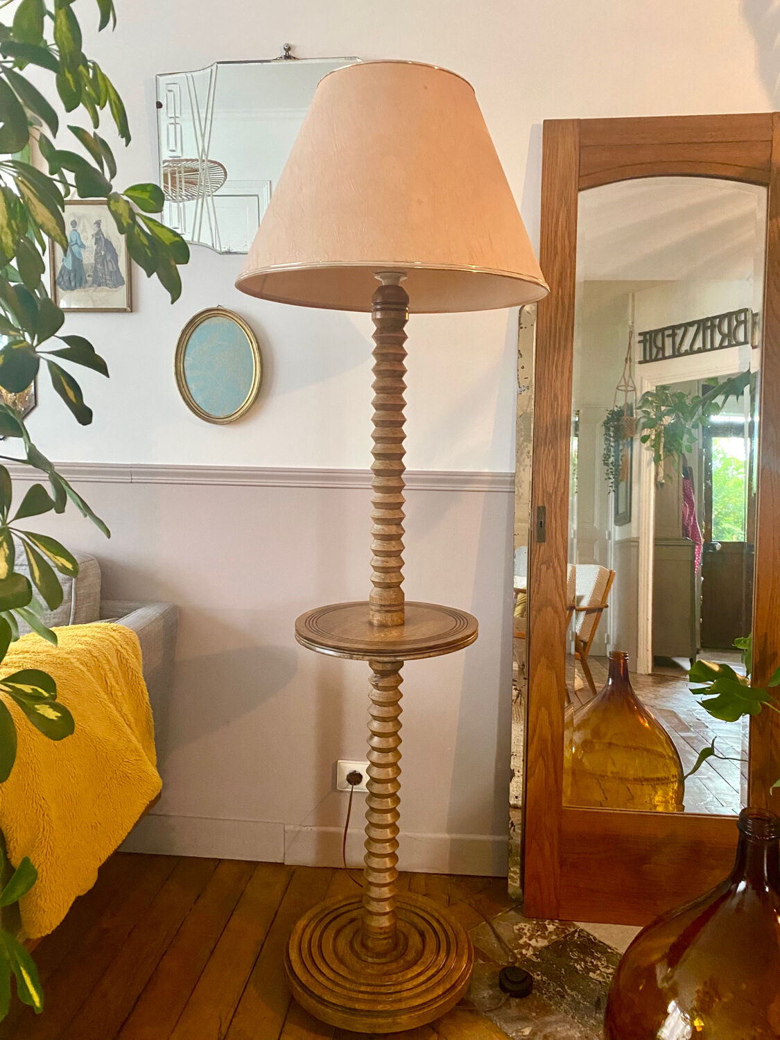 Vintage art deco floor lamp in turned wood