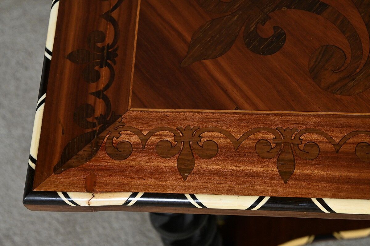 Desk table in precious wood marquetry, Napoleon III period – mid-19th century