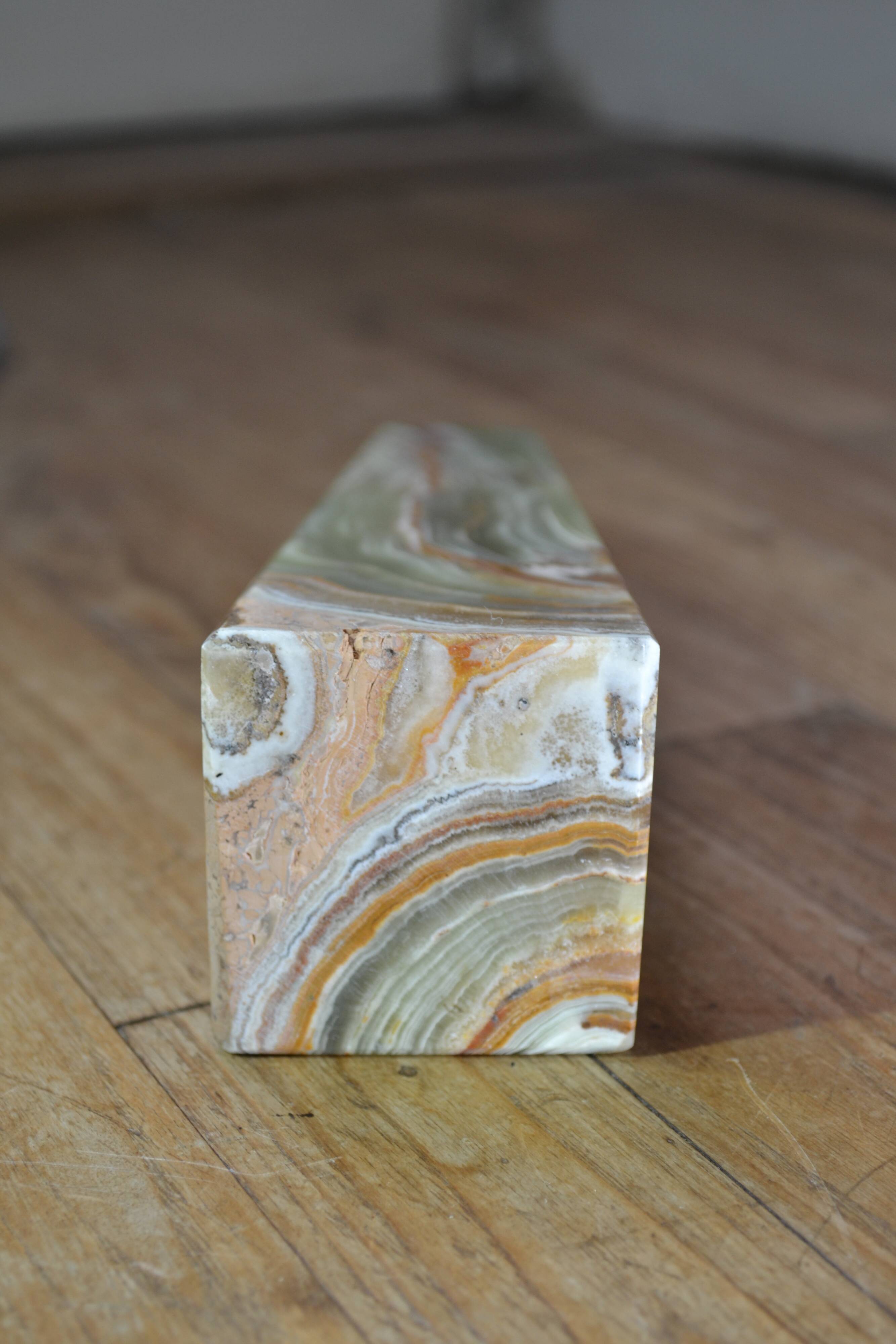 Green onyx obelisk (21cm), decorative piece
