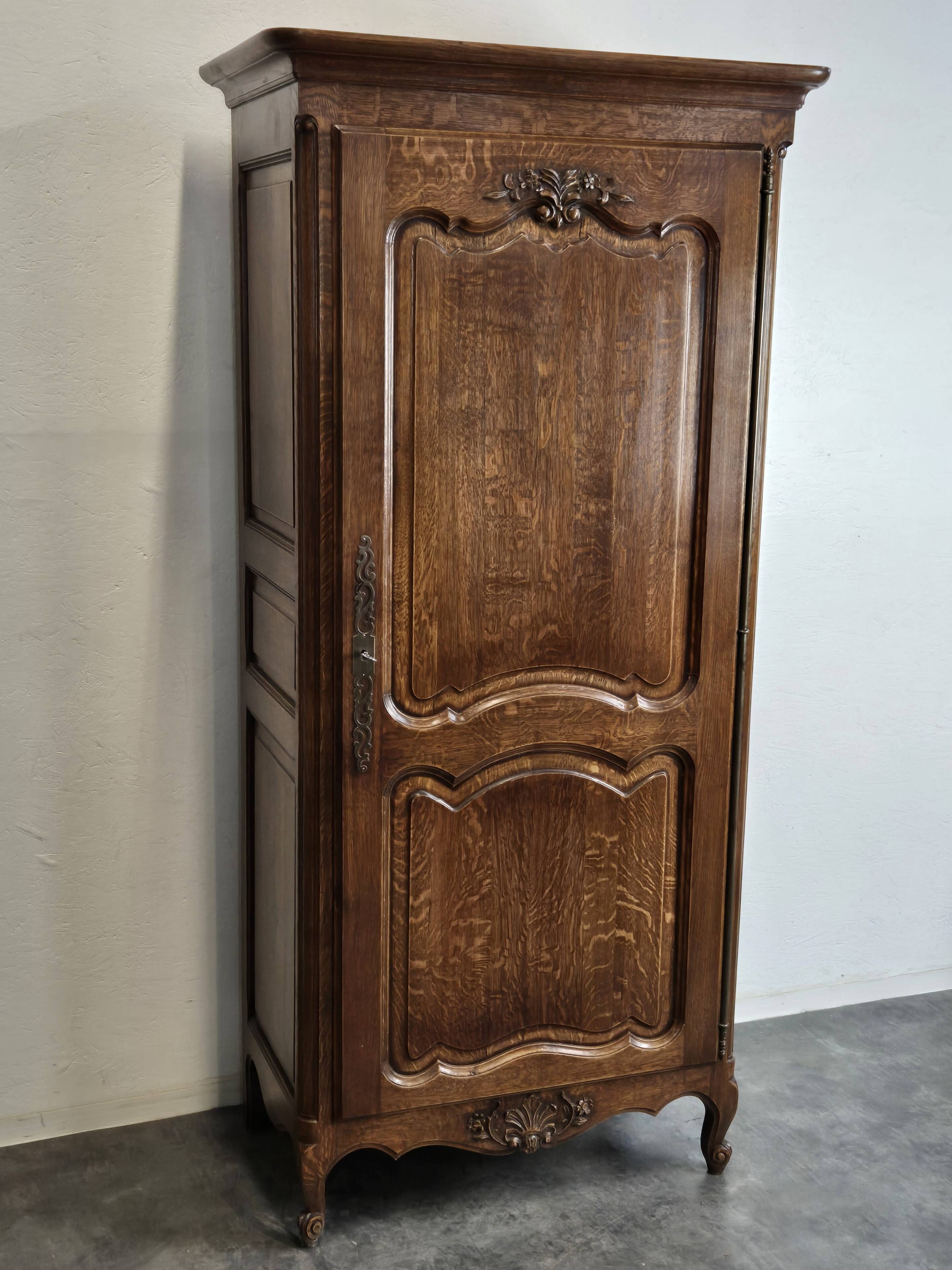 Neo-rustic oak bonnetière