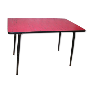 table en vinyl rouge - pieds compas