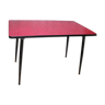 Table en vinyl rouge et gris à pieds compas fuselés 1970