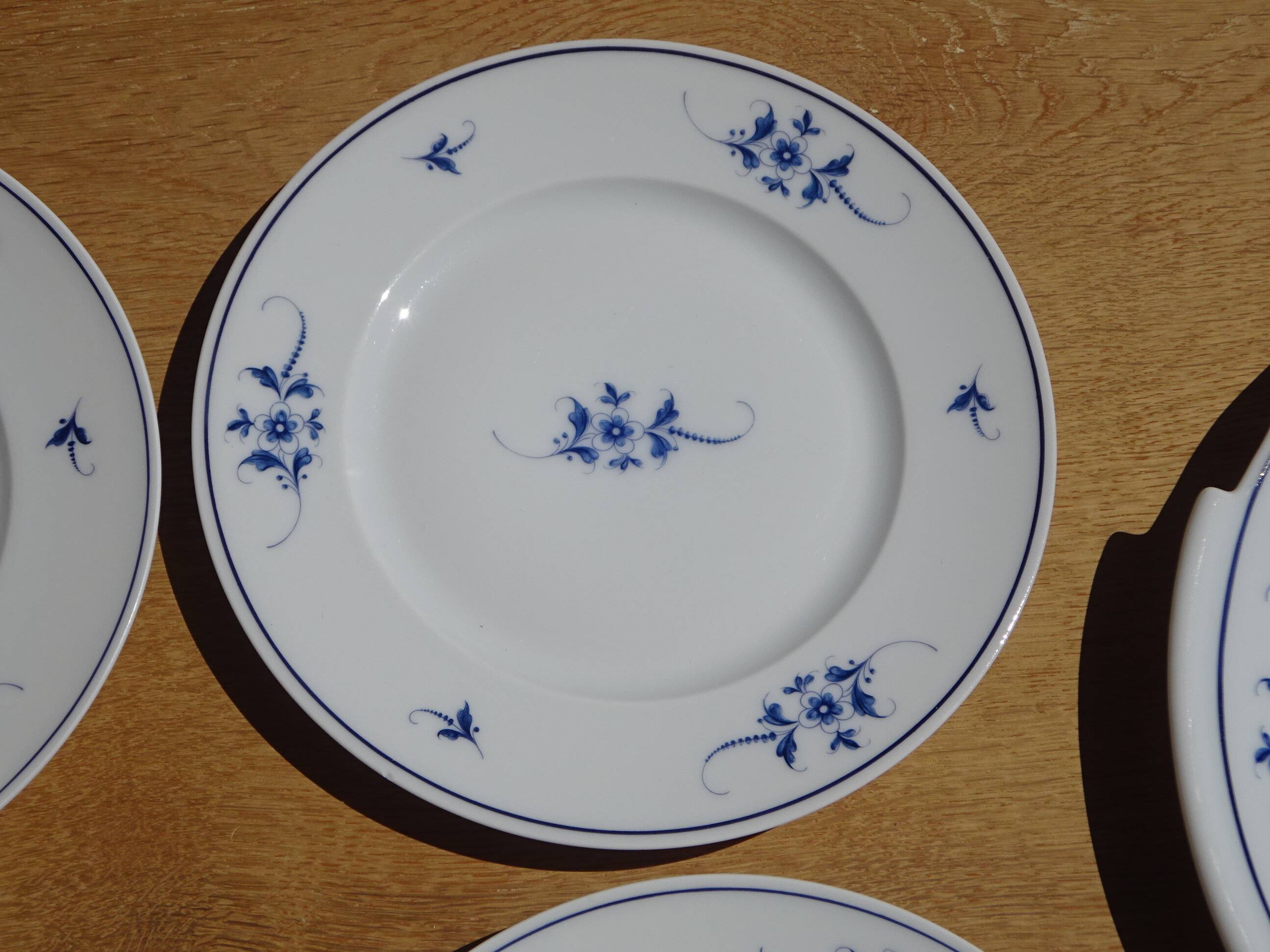 Dessert service, 13 pieces in Limoges porcelain, Bernardaud
