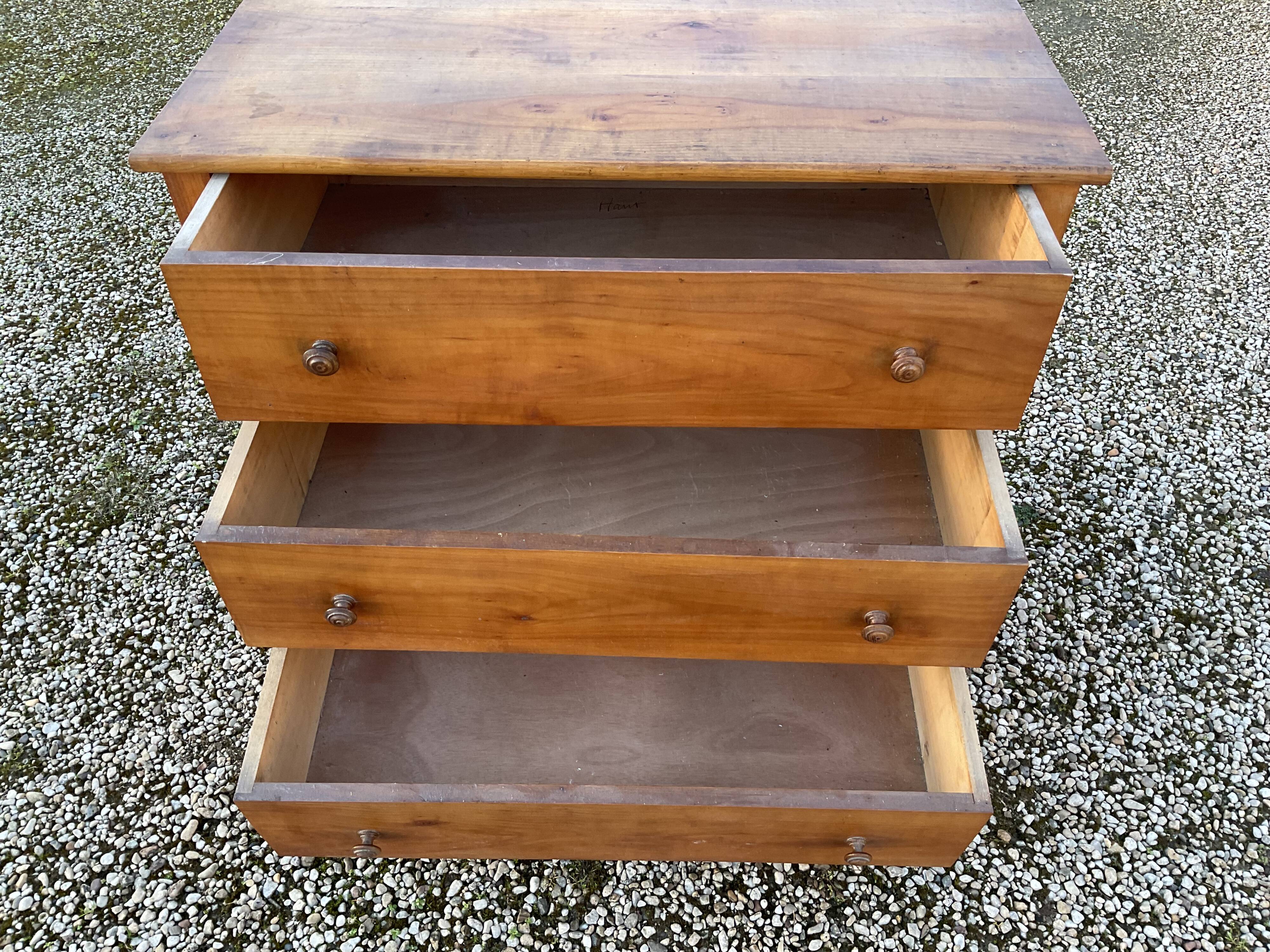 Chest of drawers