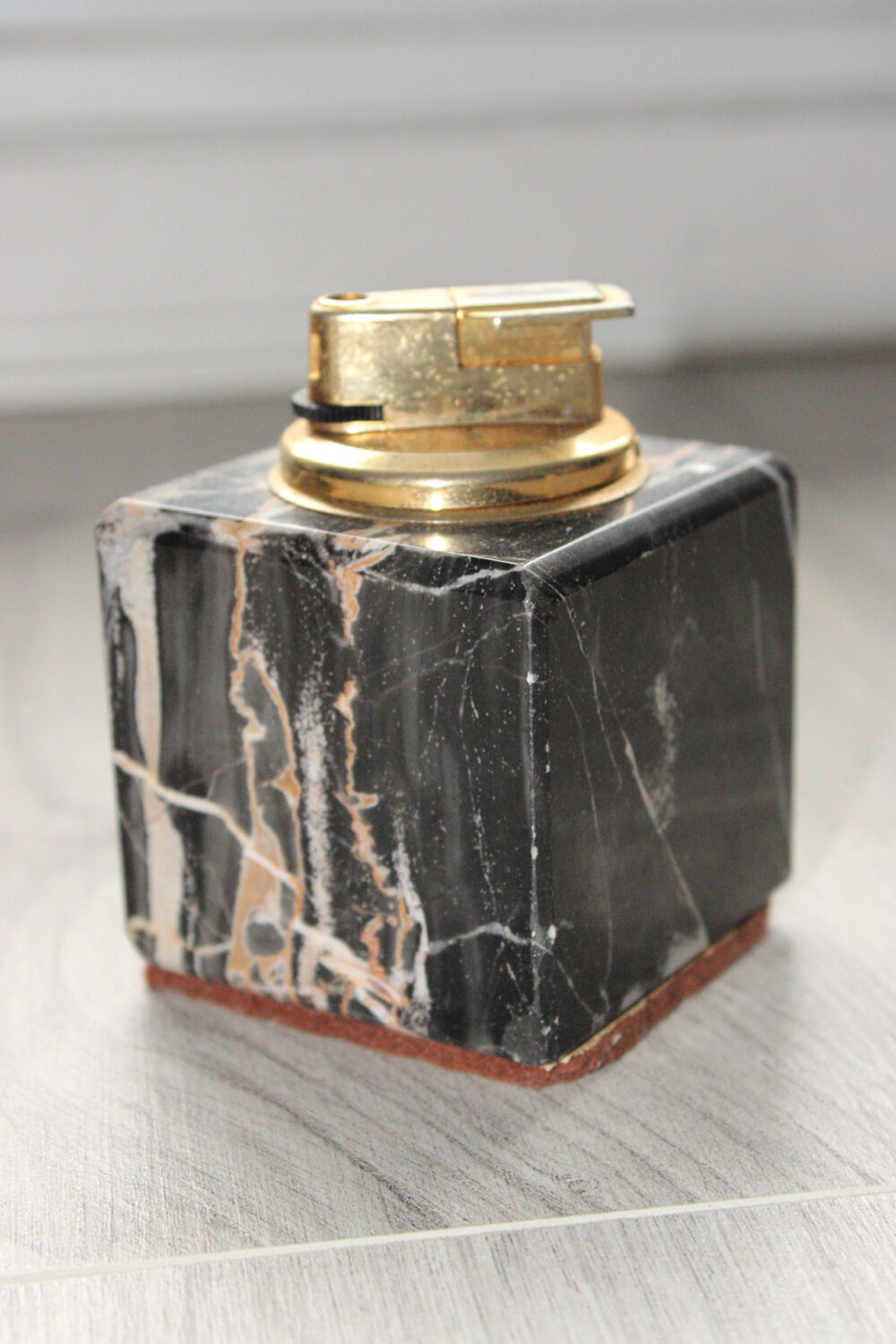 Vintage table lighter in black marble and brass