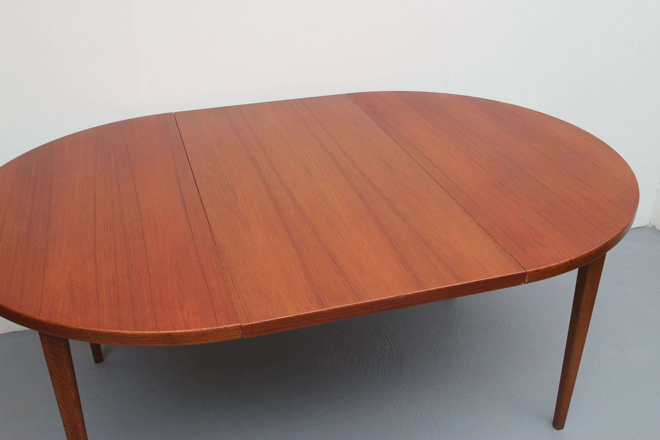 1960s extendible  round dining table in teak