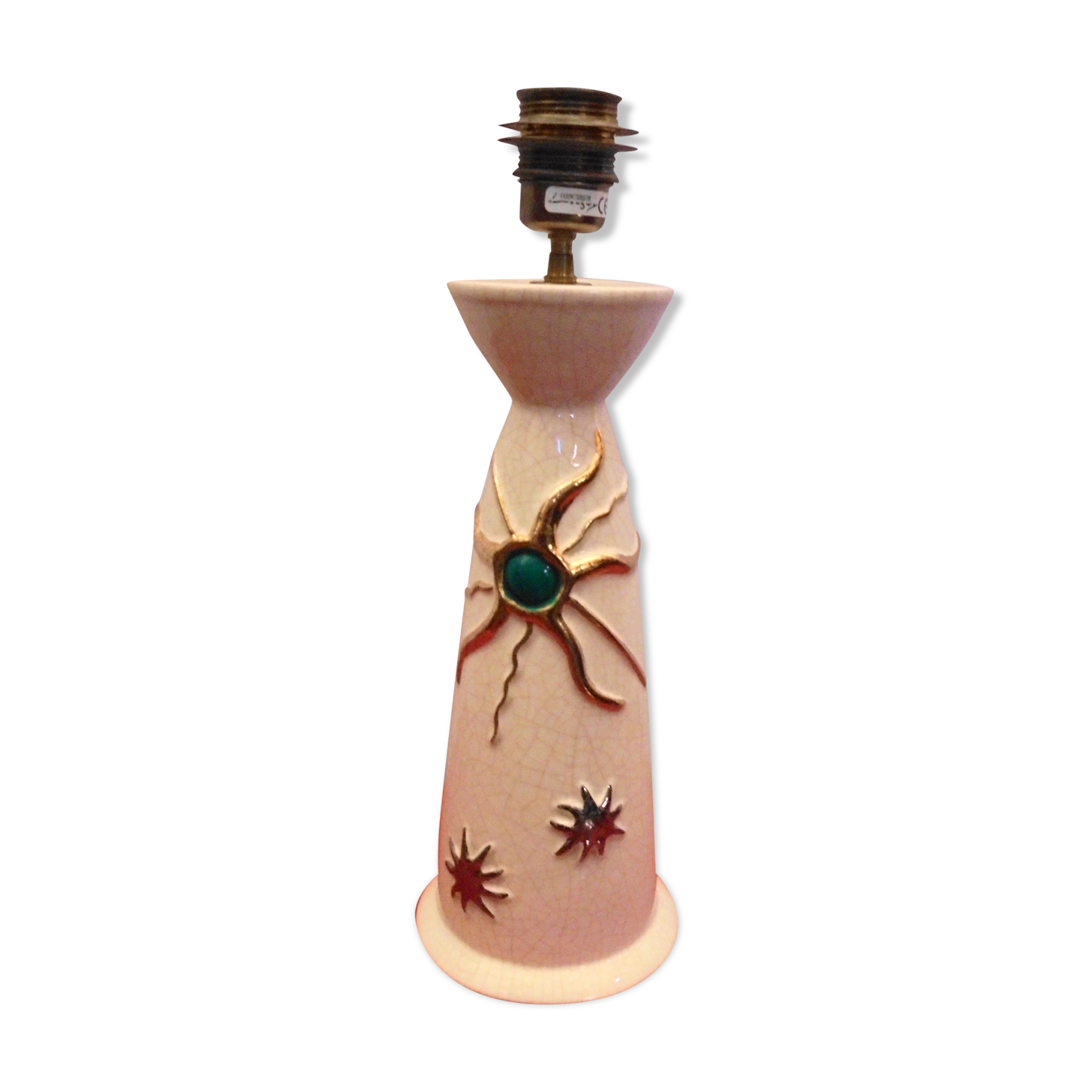 Longwy-designed lamp pose