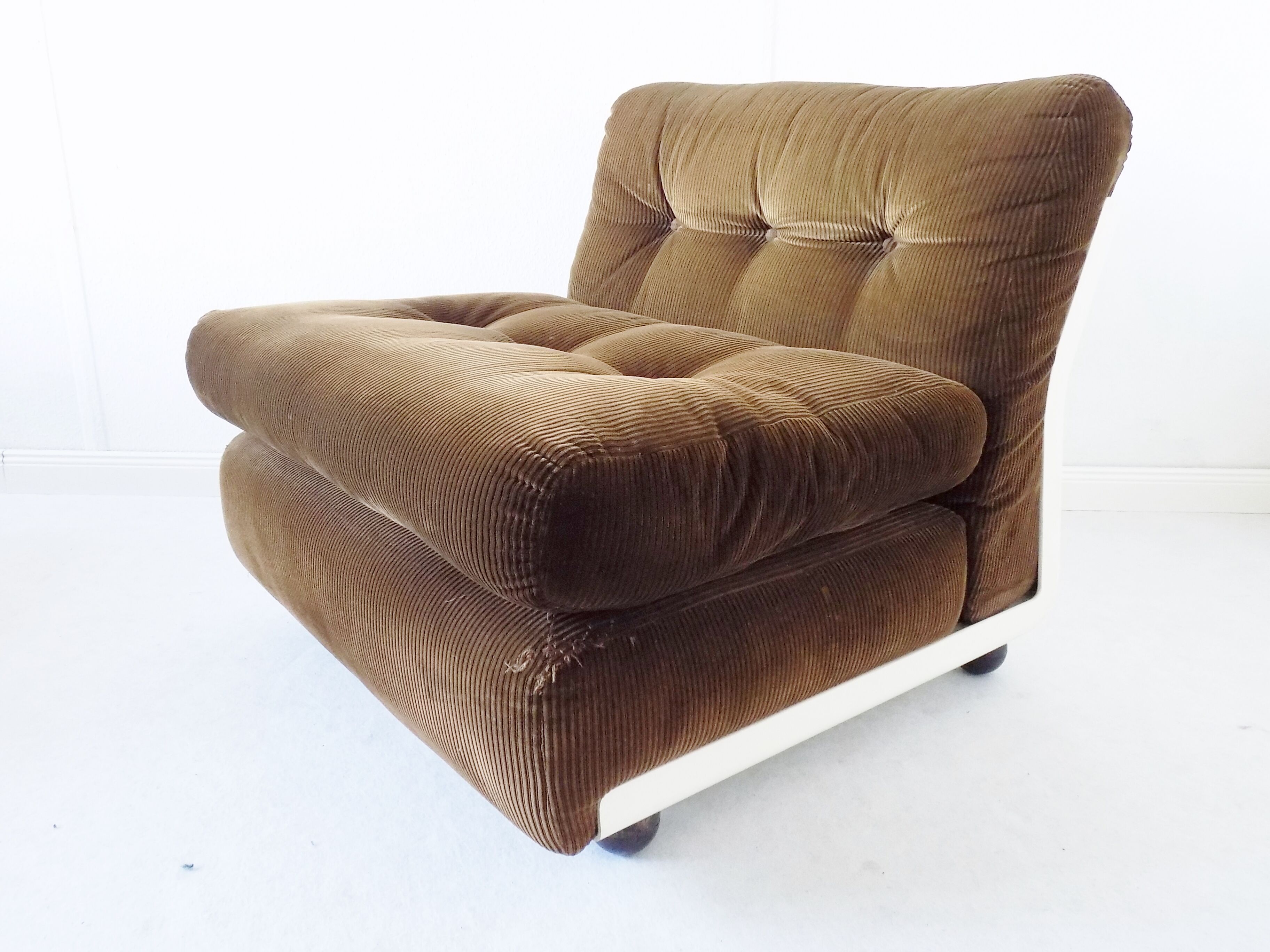 Pair of Amanta chairs by Mario Bellini for C&B Italia
