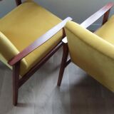 Paire de fauteuils restaurés - velours jaune