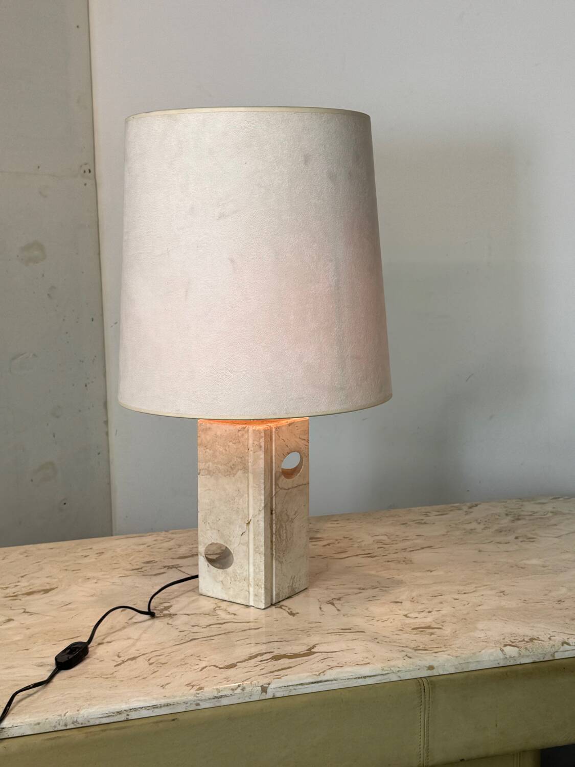 Mid Century Modernist Brutalist Italian Travertine table lamp, 1960s