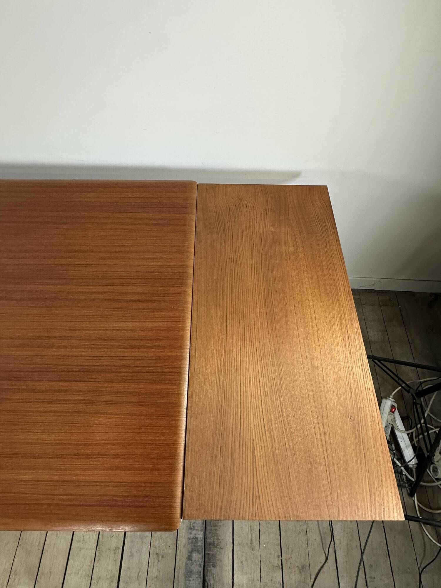 Vintage Scandinavian teak dining table 1970s – 2 integrated extensions