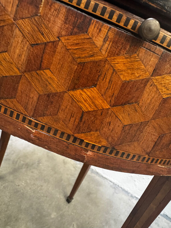 Table bouillotte/table jeu de Style Louis XVI en marqueterie vers 1900