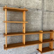 Bibliothèque étagère moderniste en pin Regain
