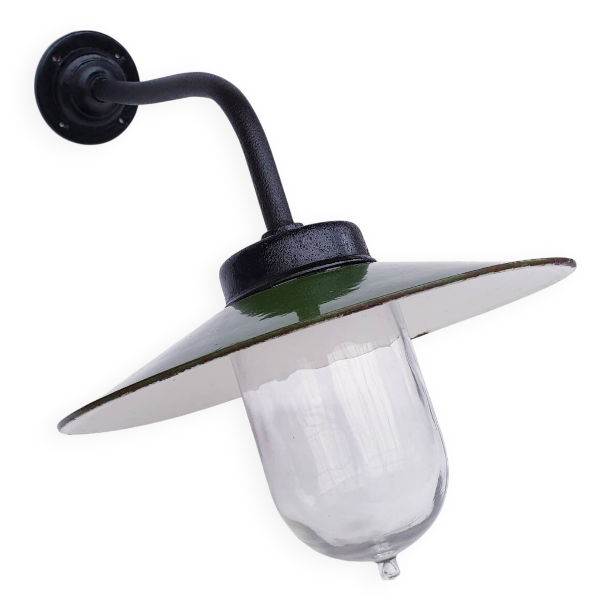 Antique outdoor lamp in enamelled sheet metal